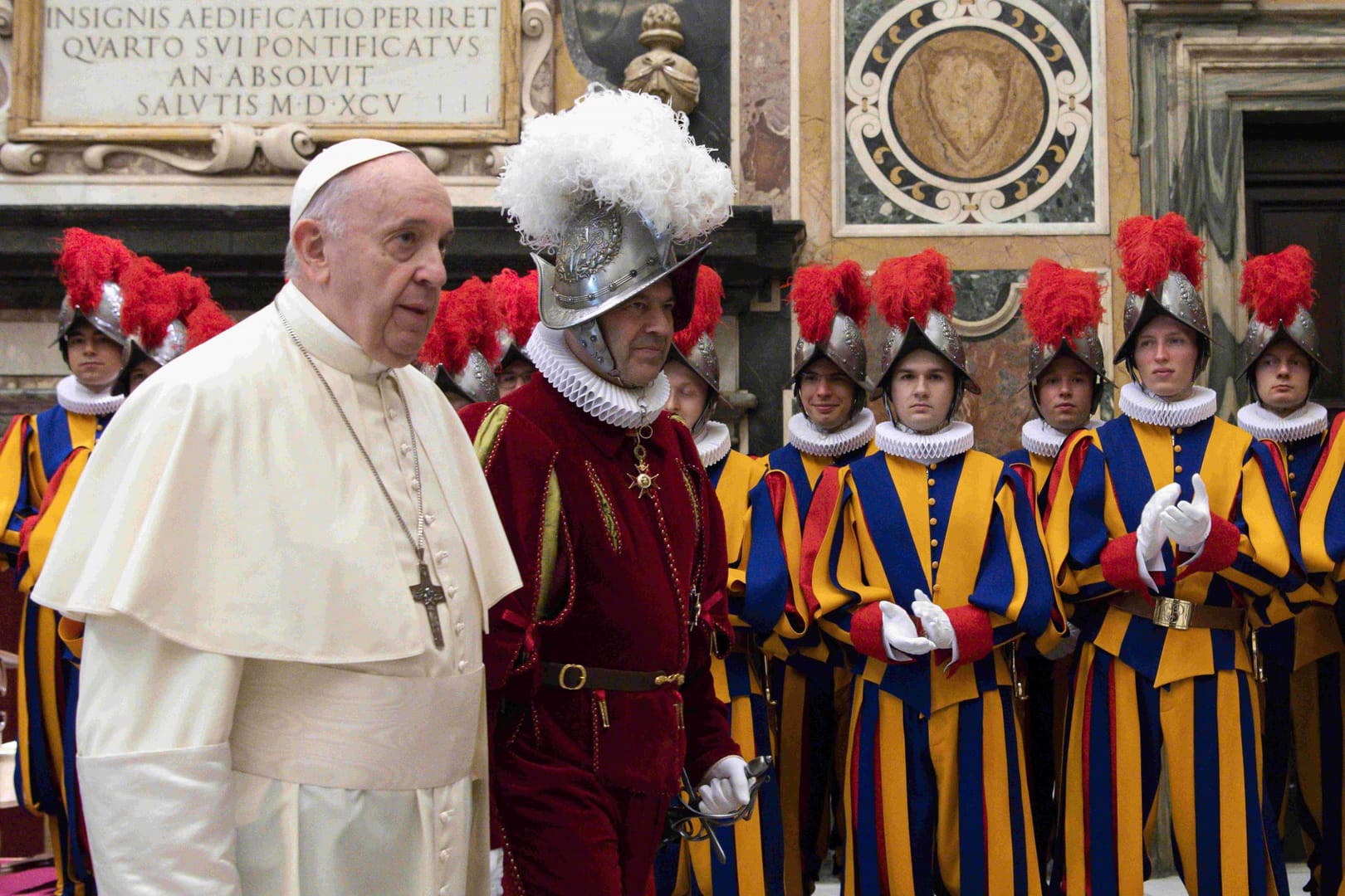 Pope tells new Swiss Guards that Christ stands beside them at all times