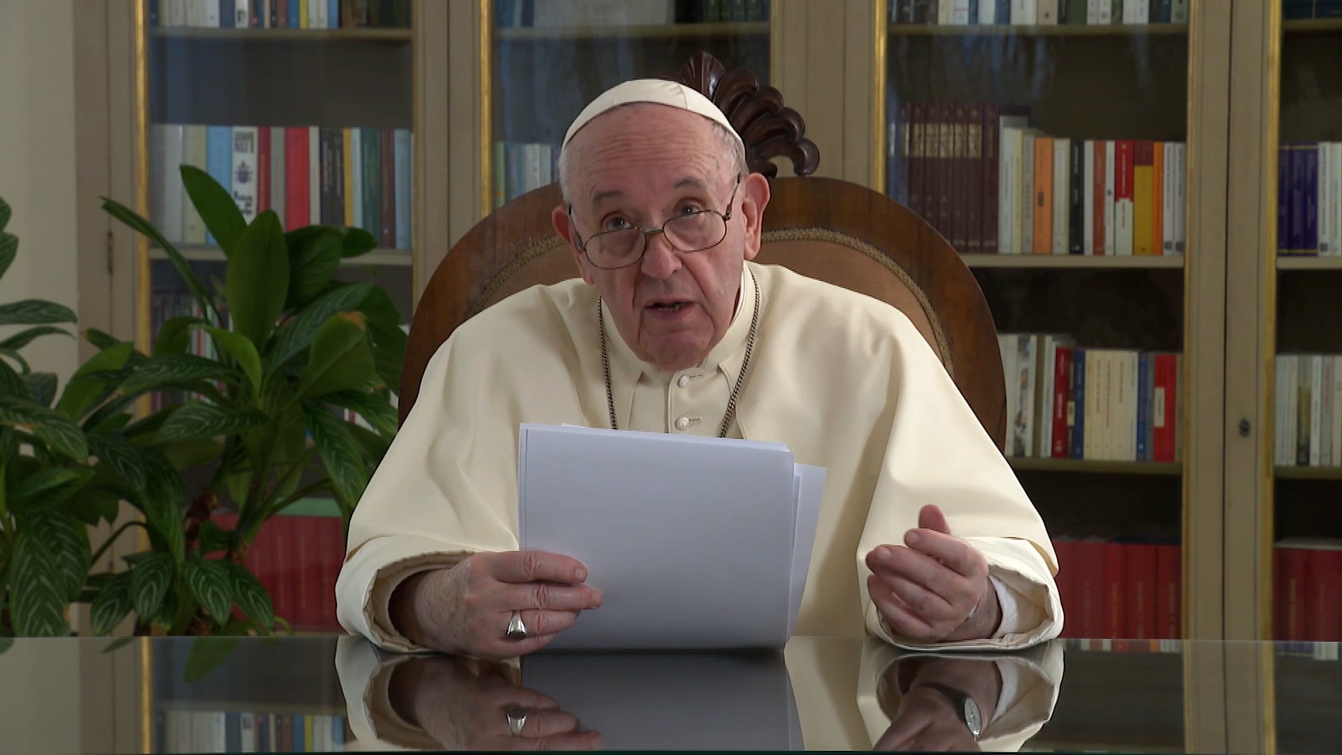 Educational alliance needed to overcome inequality, division, pope says