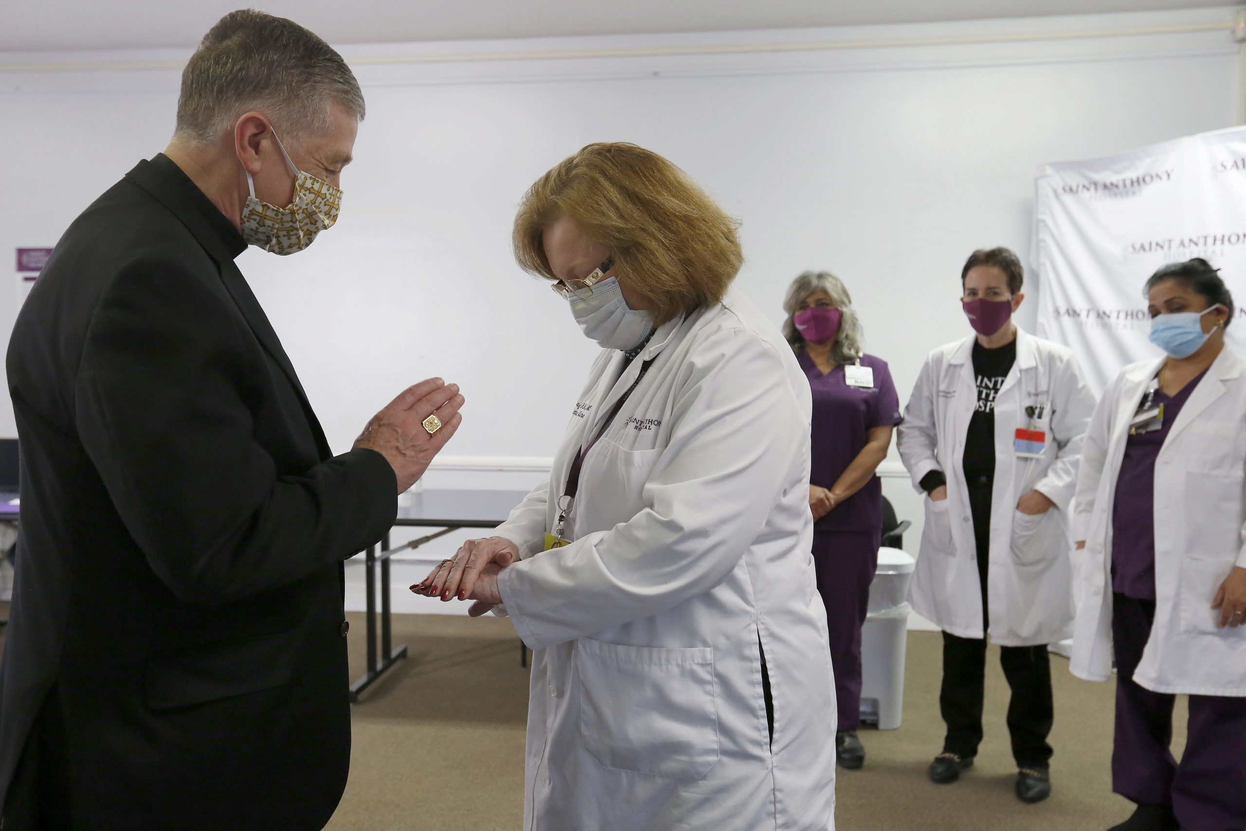 After U.S. hits 500,000 COVID deaths, Chicago cardinal calls for prayer, vigilance against virus