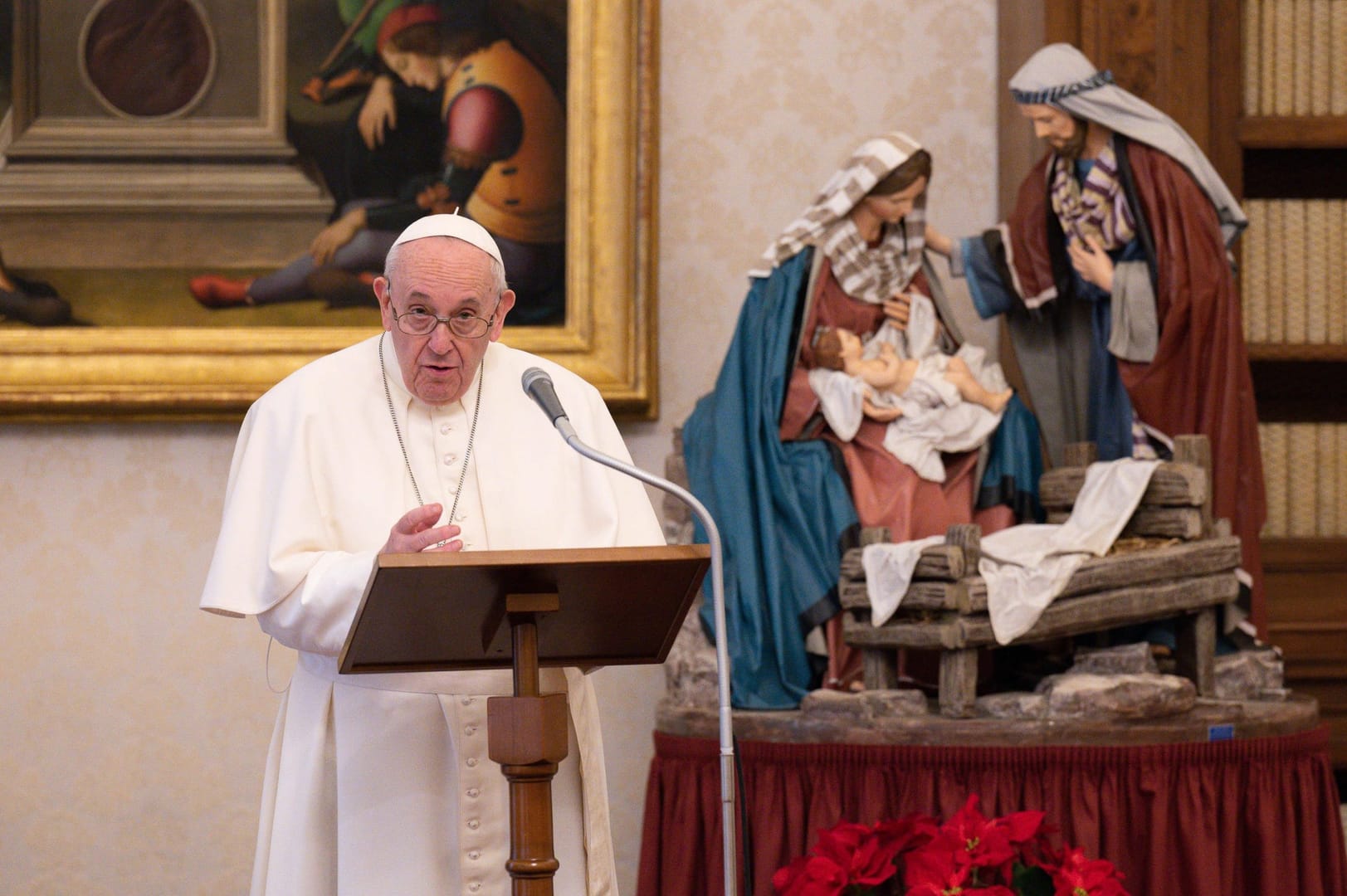 Christians lift others up by listening, sharing God’s love, pope says