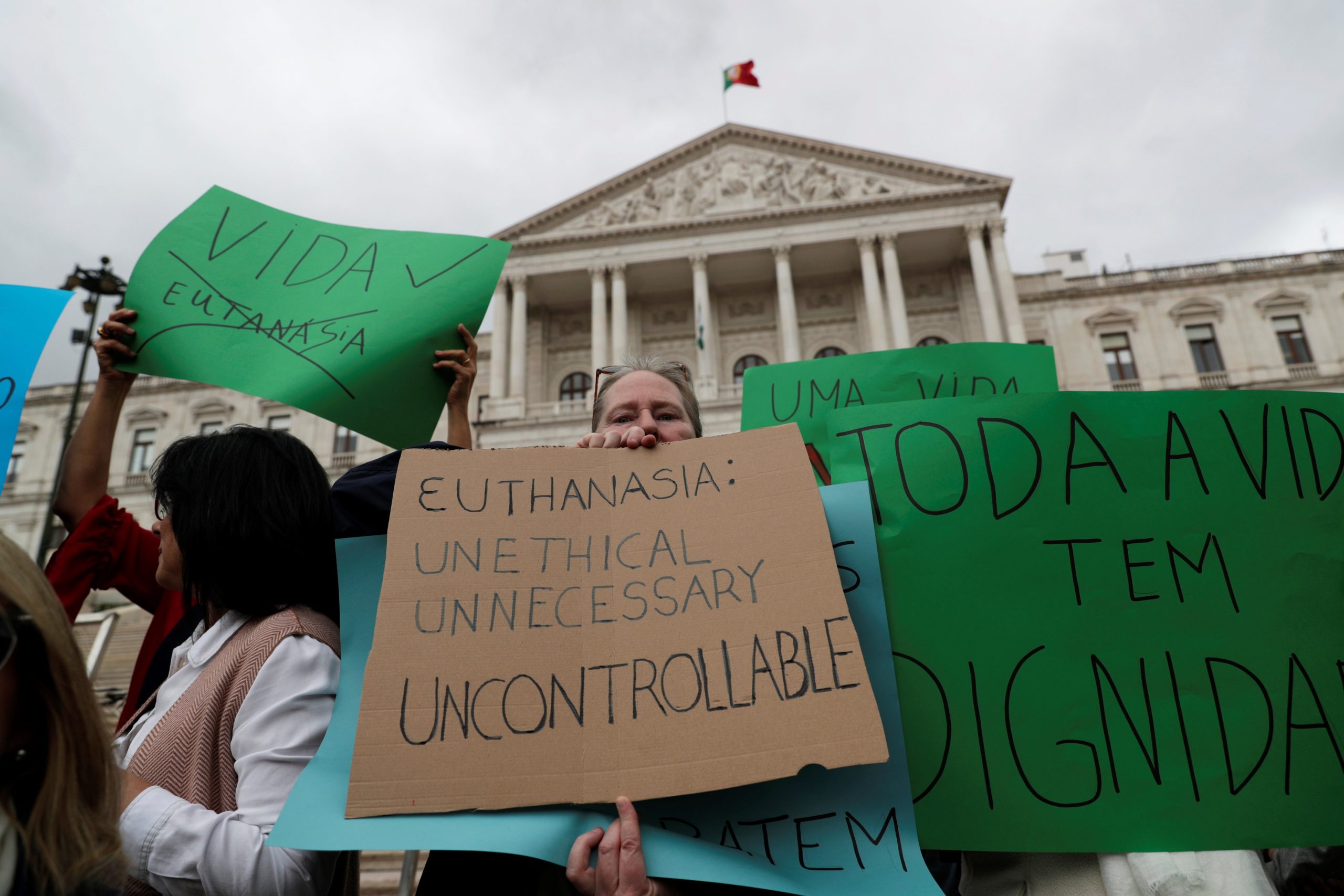 Portuguese bishops criticize euthanasia legislation that awaits approval