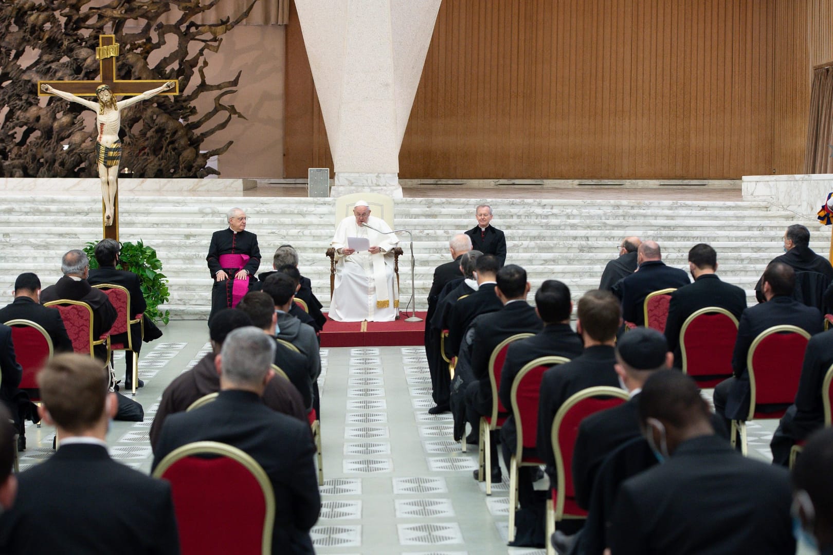 Pope to confessors: Be fathers, brothers who offer consolation, mercy