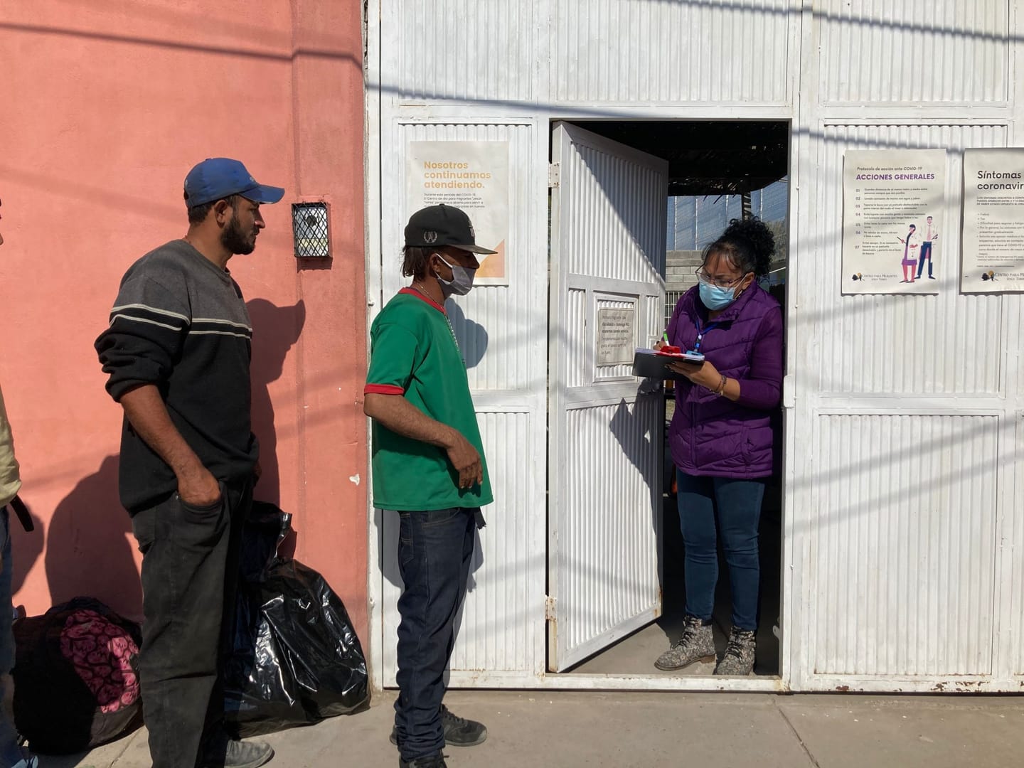 Migrants at the border: Smugglers spread rumors, push factors continue