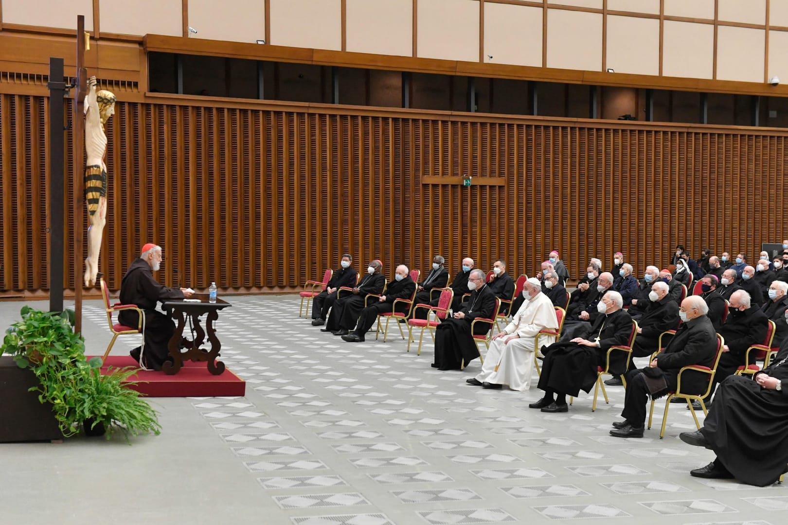 Healing from hurt comes with embracing God’s love, papal preacher says