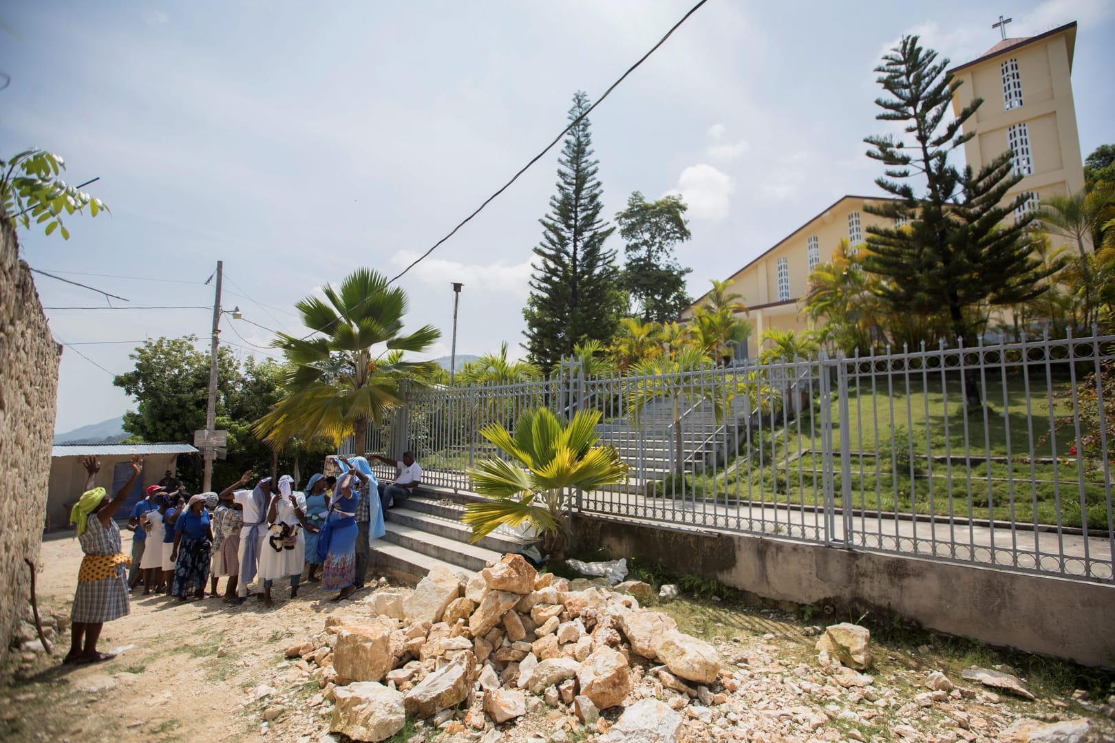 Kidnappers in Haiti release 9 people including priests, nuns