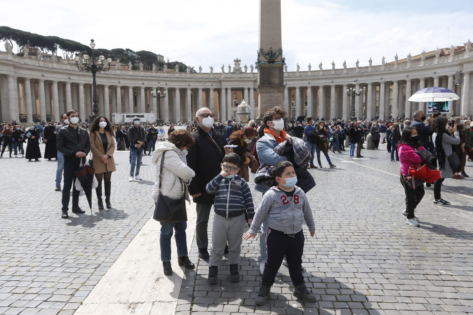 Saying he missed people, pope returns to window for Sunday prayer