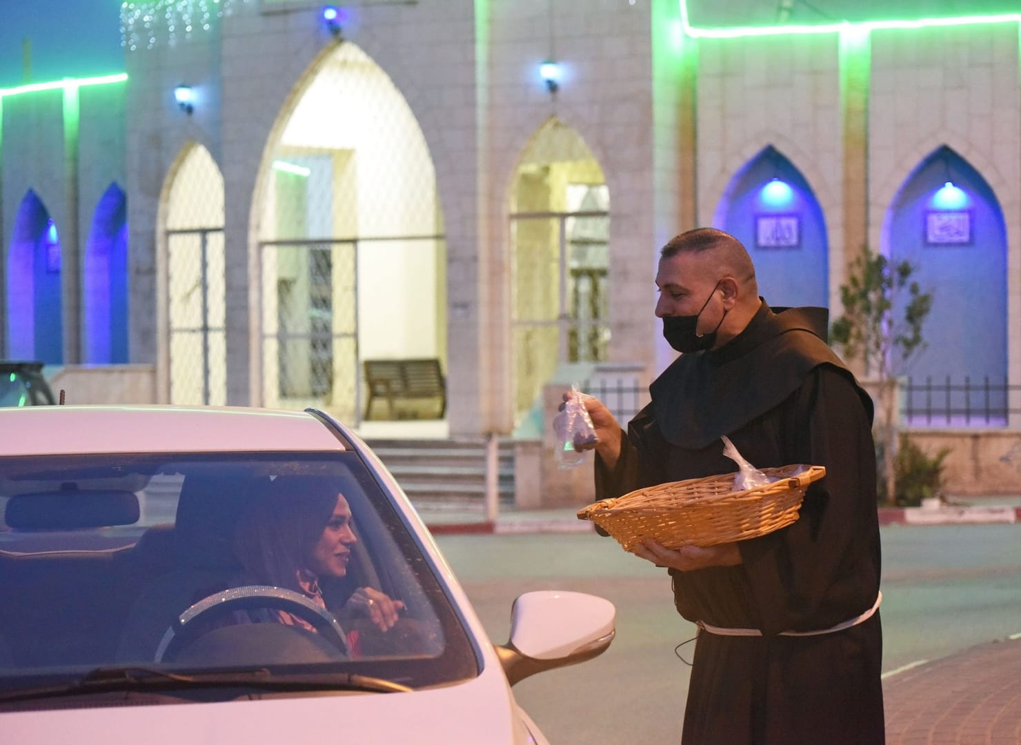 ‘We are all brothers,’ Franciscan in Jericho says of iftar gifts