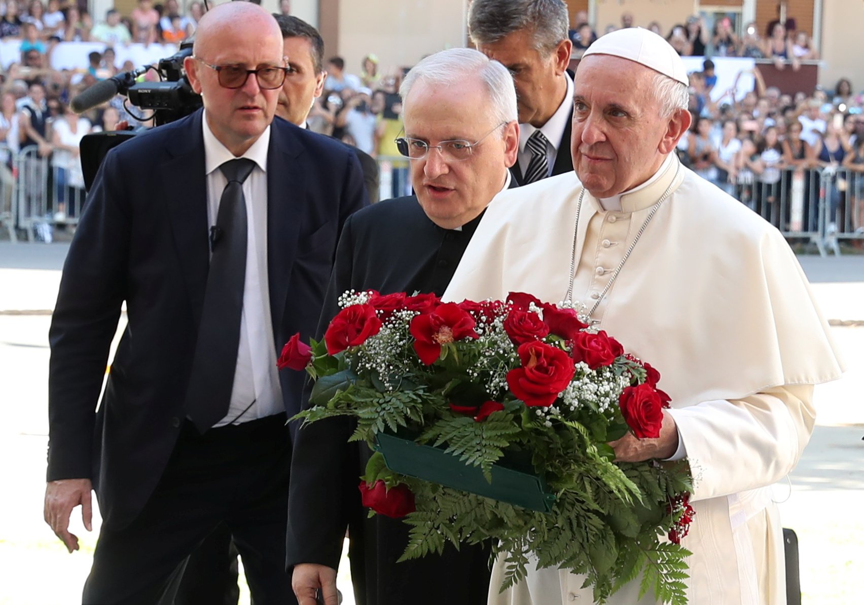 Pope meets with child-victim of Camorra shootout, condemns mafia