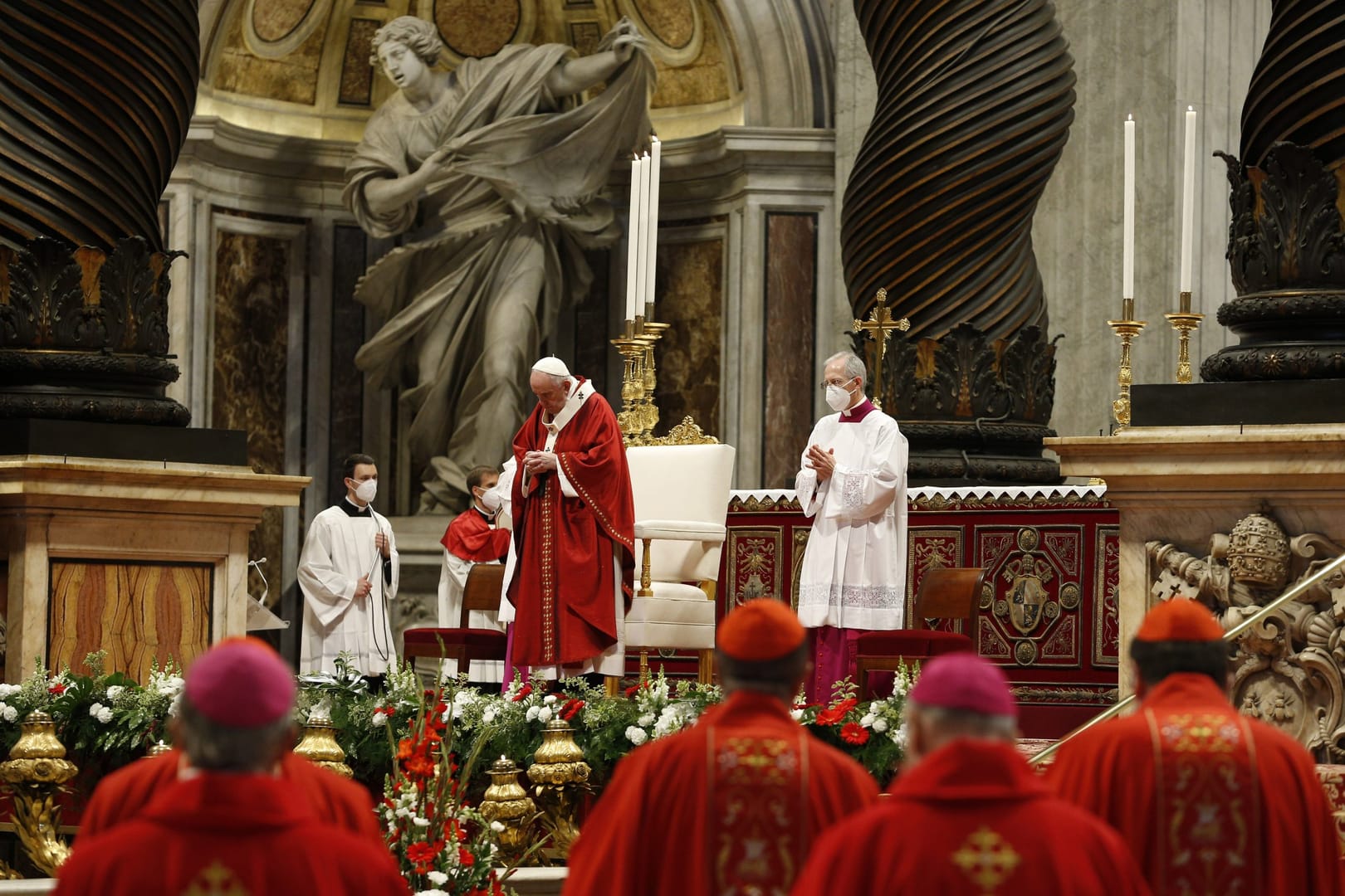 Say ‘yes’ to the Holy Spirit, ‘no’ to divisive ideologies, pope says