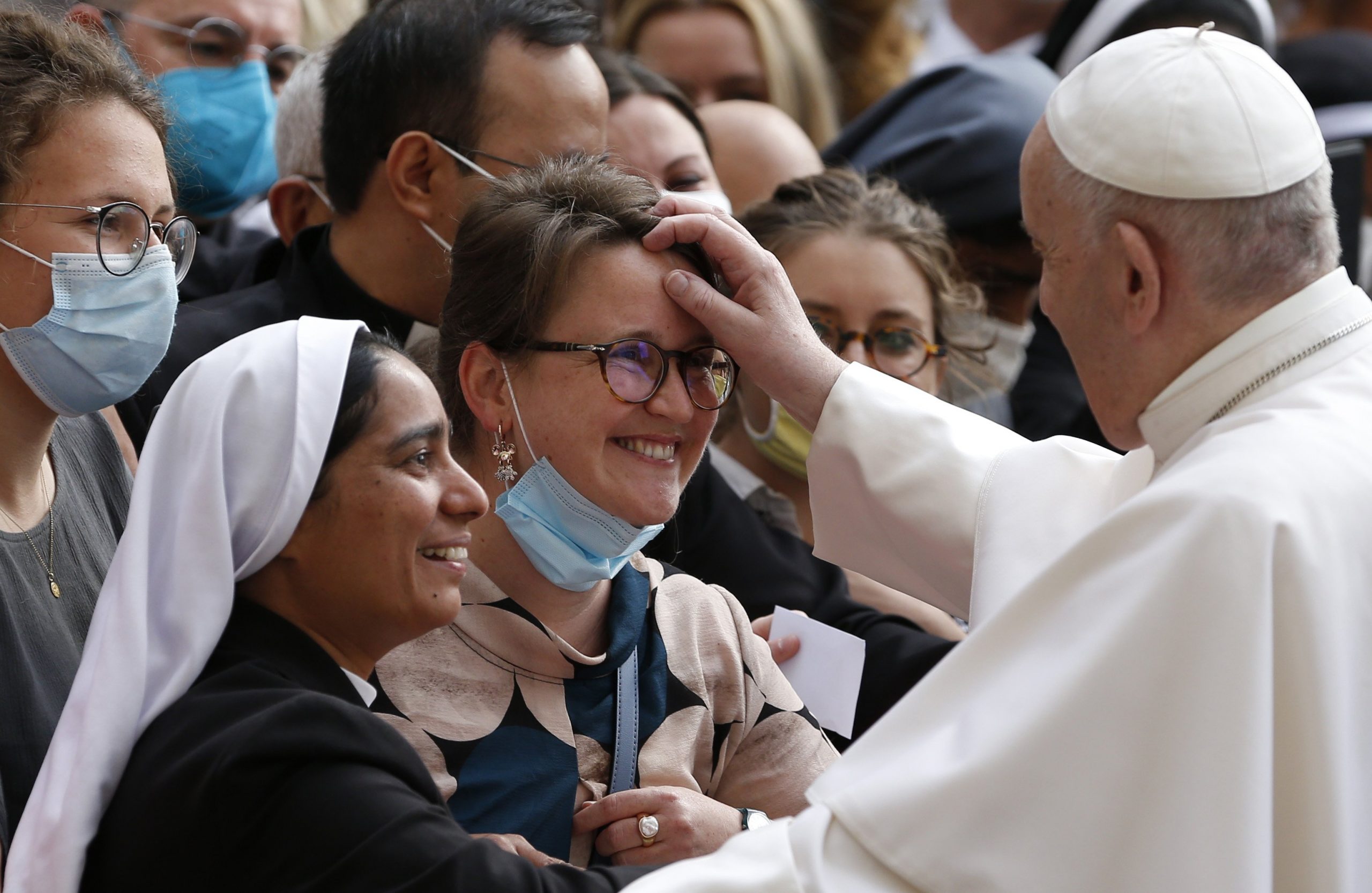 Prayer is source of strength in darkest times, pope says at audience