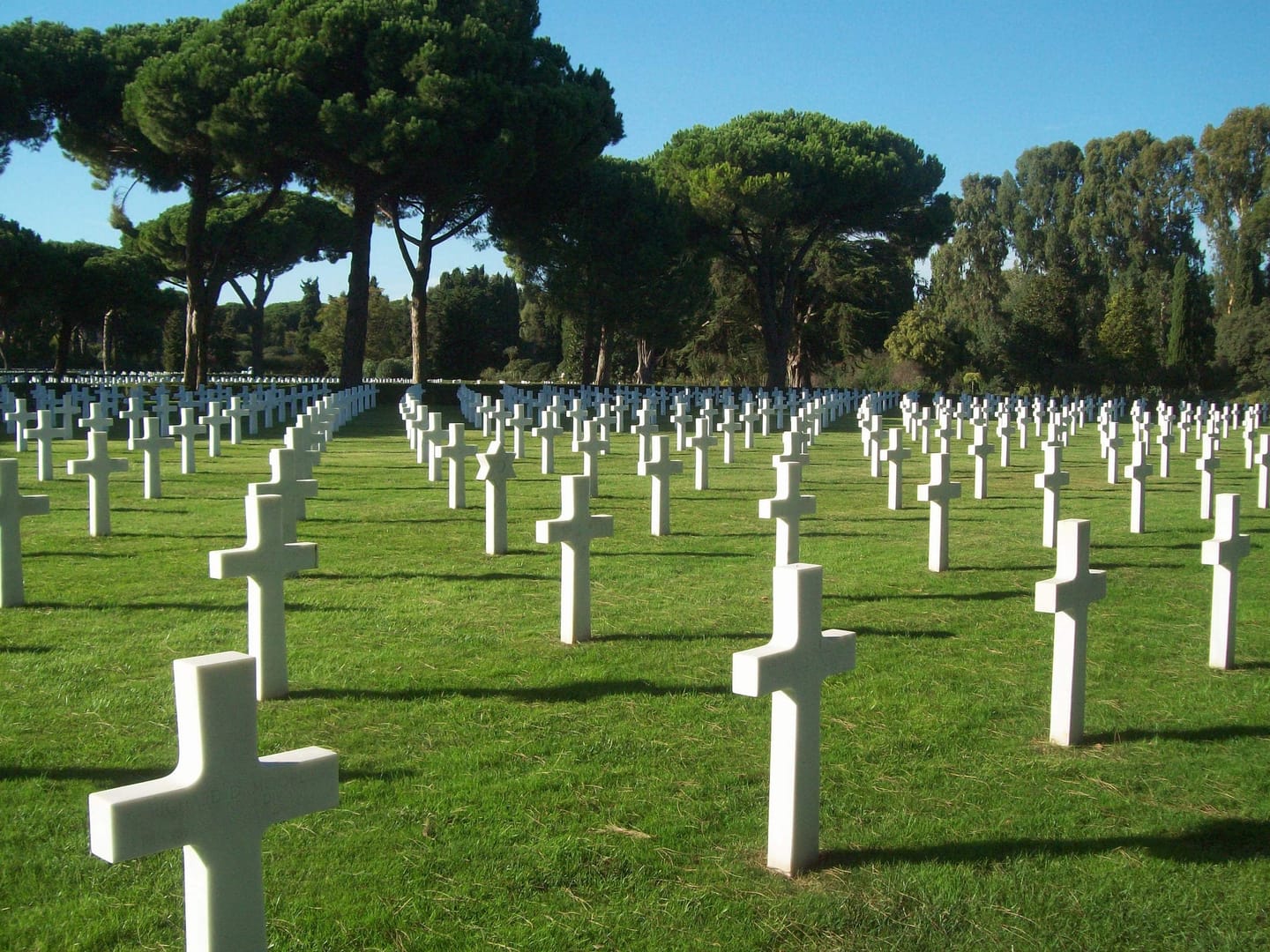 Students keep soldiers’ memory alive at U.S. cemetery Pope visits today