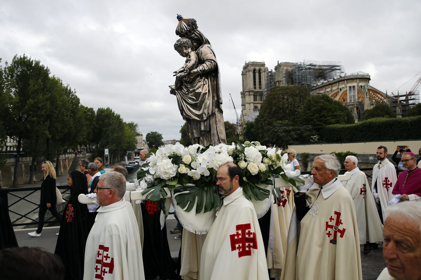 Emotional Paris ceremony near Notre Dame for Assumption Day