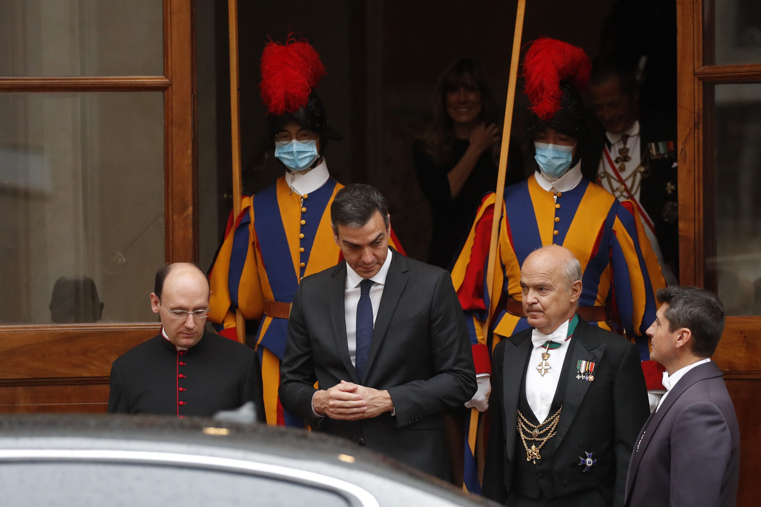 Pope extols book comparing Europe today to pre-Nazi Germany