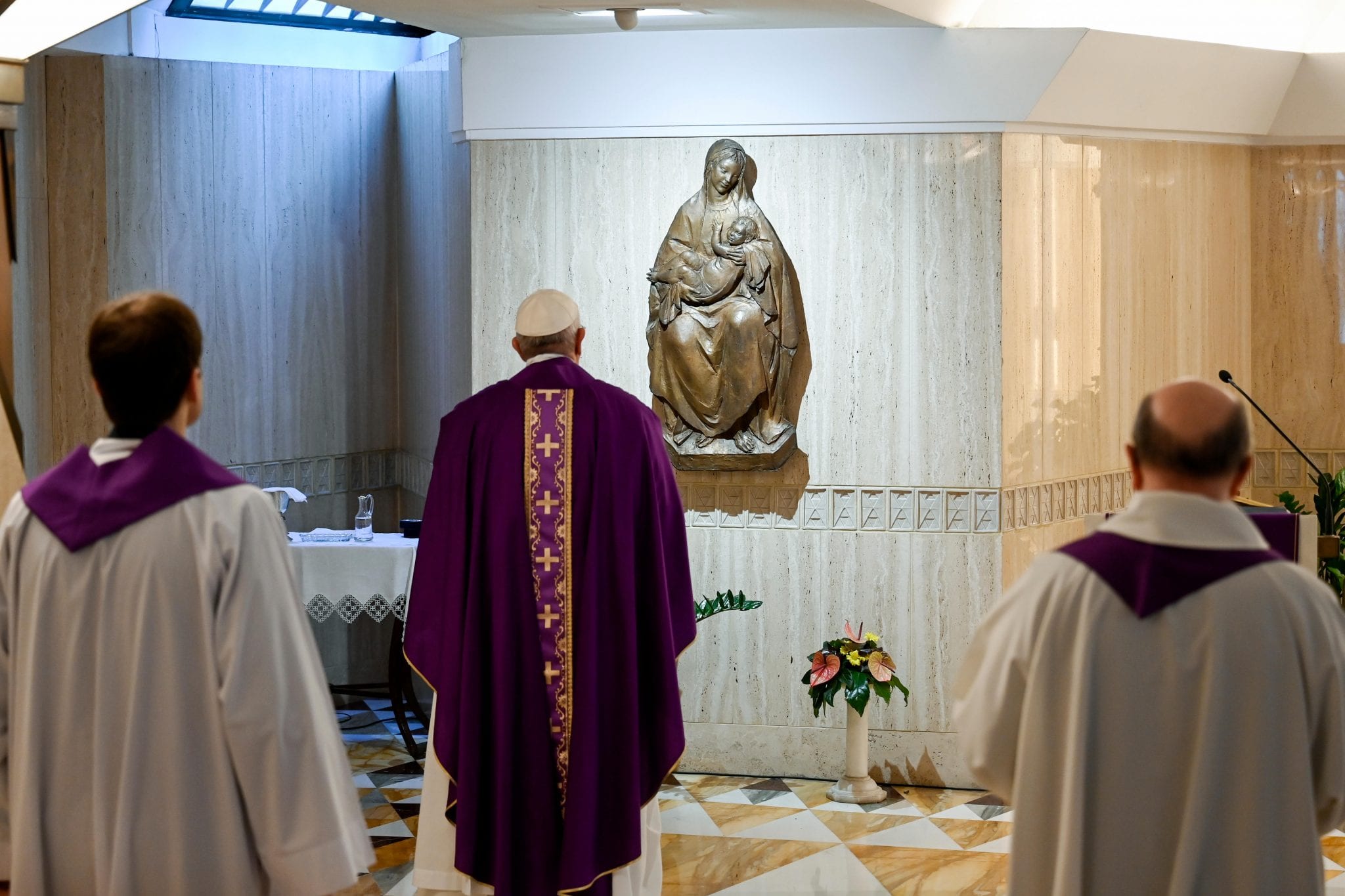 Pope prays family relationships thrive while stuck at home
