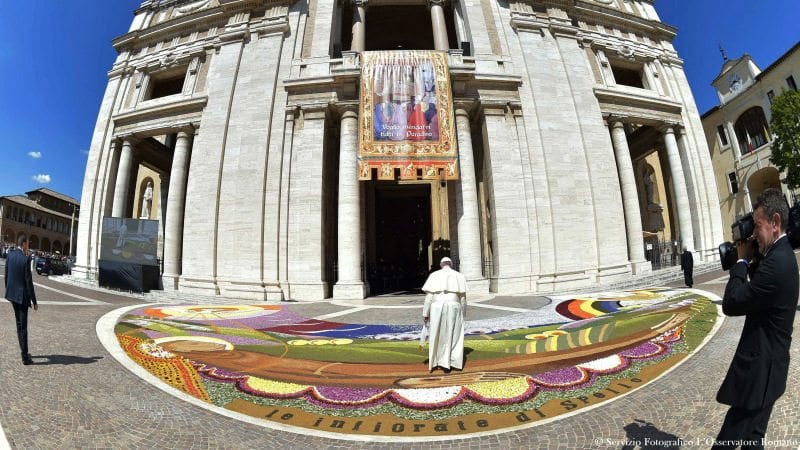 Forgive others and find peace, pope says at Assisi
