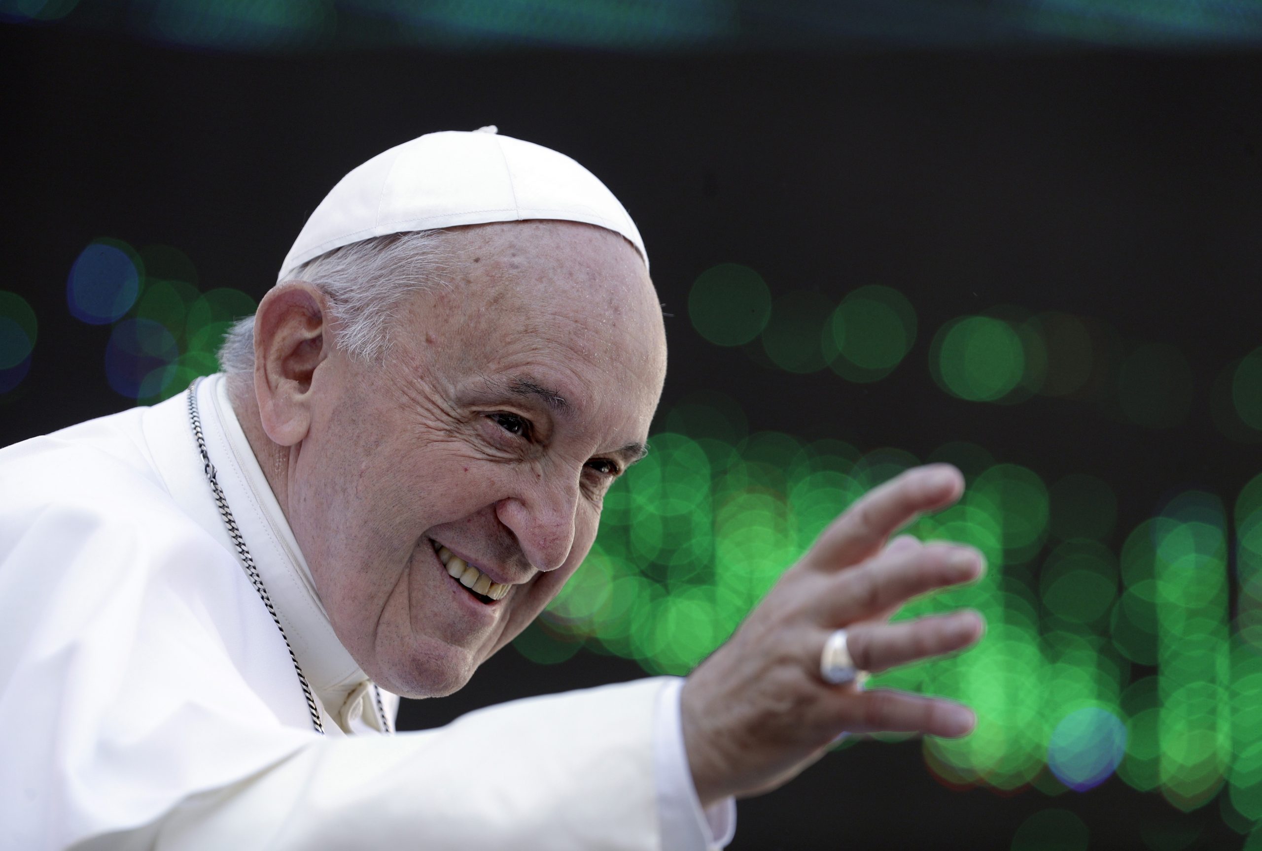 Peace comes with prayer, opening doors, not building walls, pope says