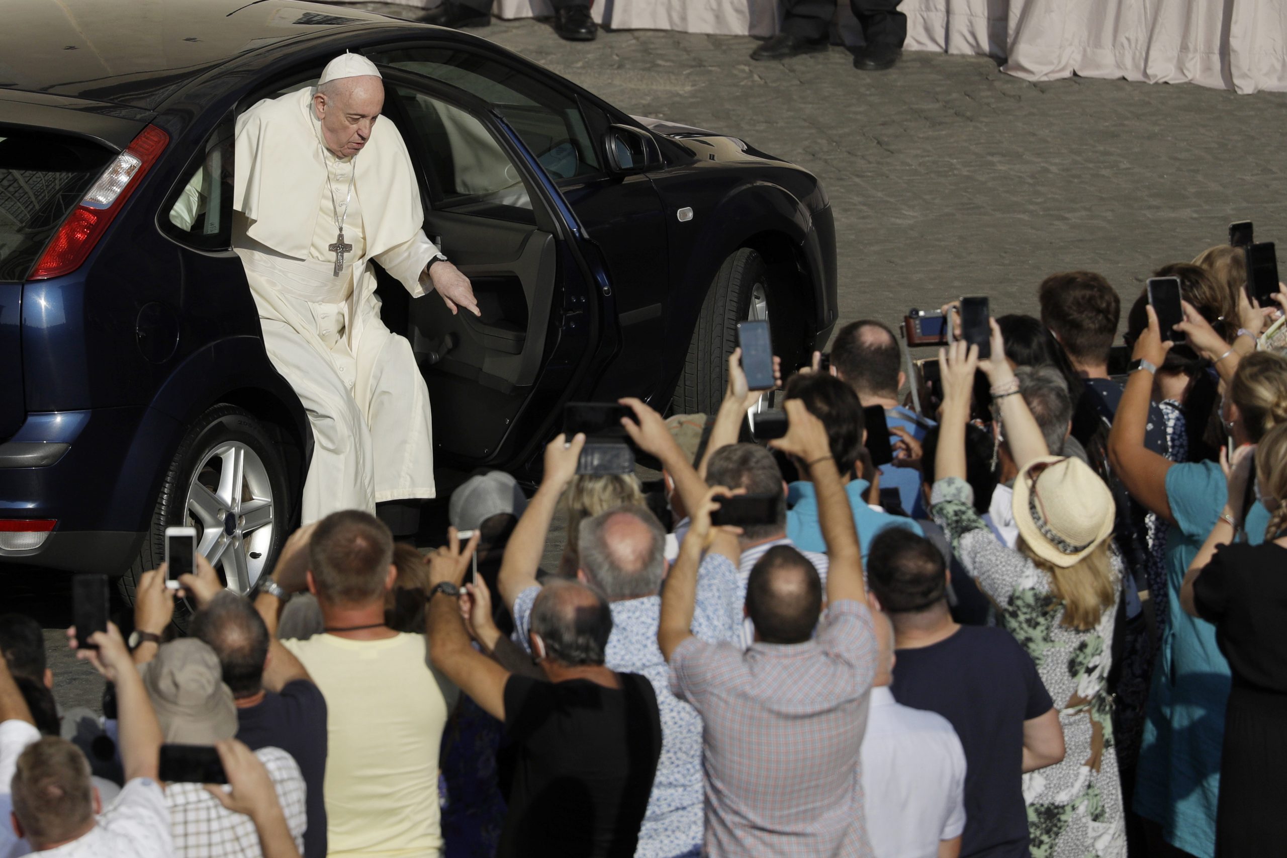 Pope holds private meeting with parents of LGBT children