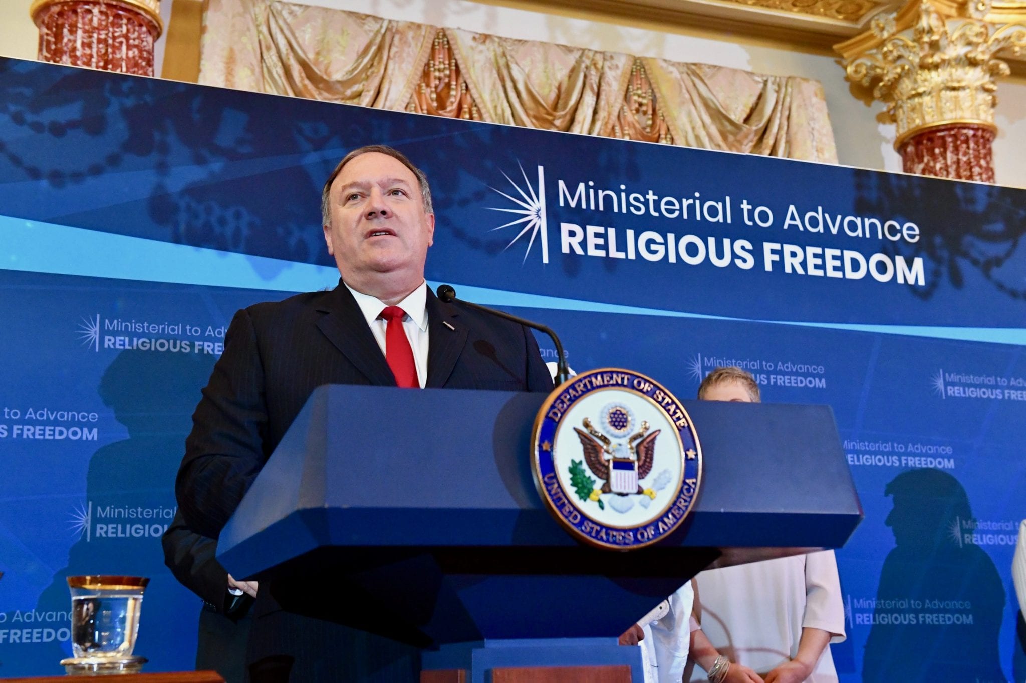 As administration change nears, experts urge bipartisan approach to religious freedom