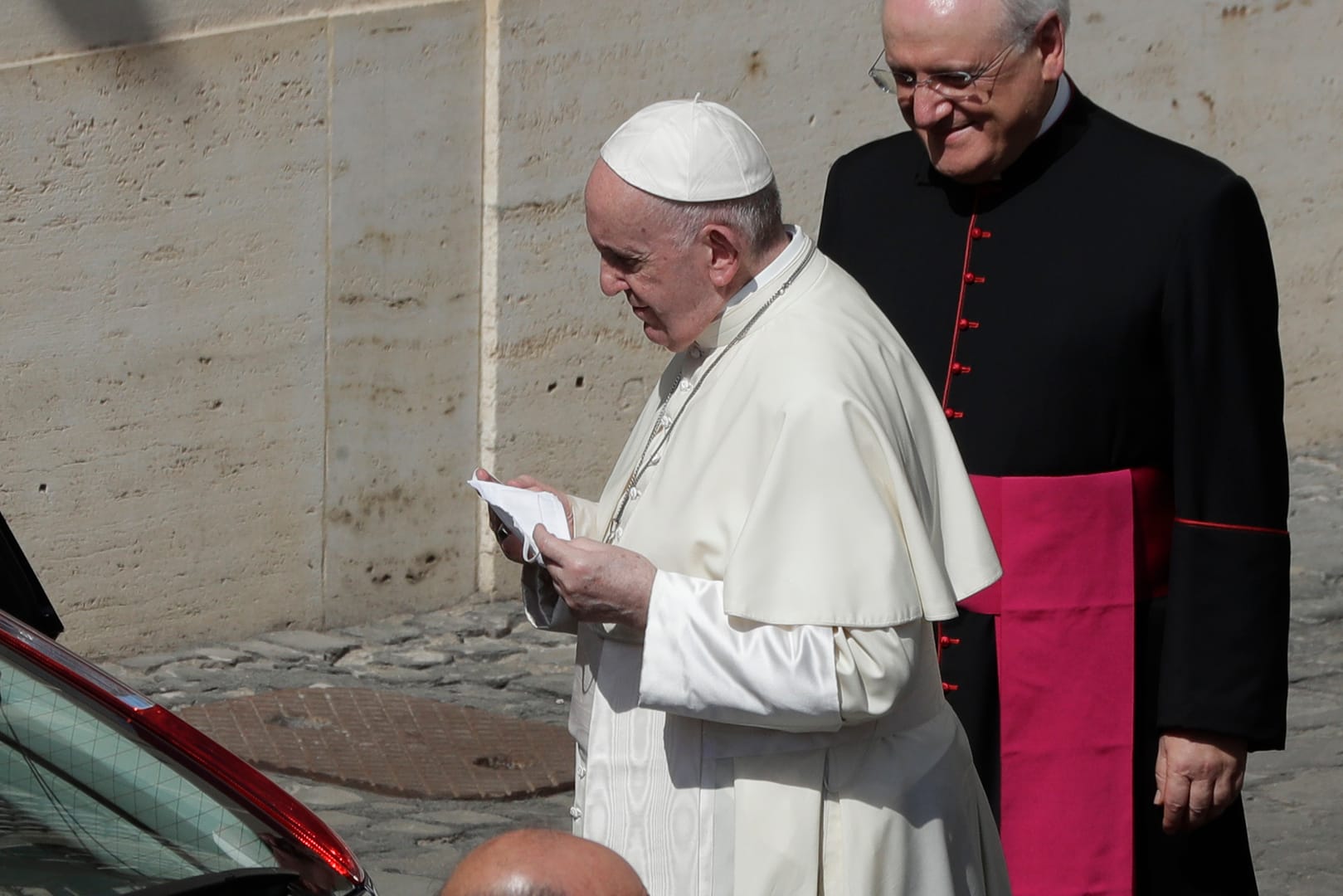 Common good, not greed, must motivate search for vaccine, pope says