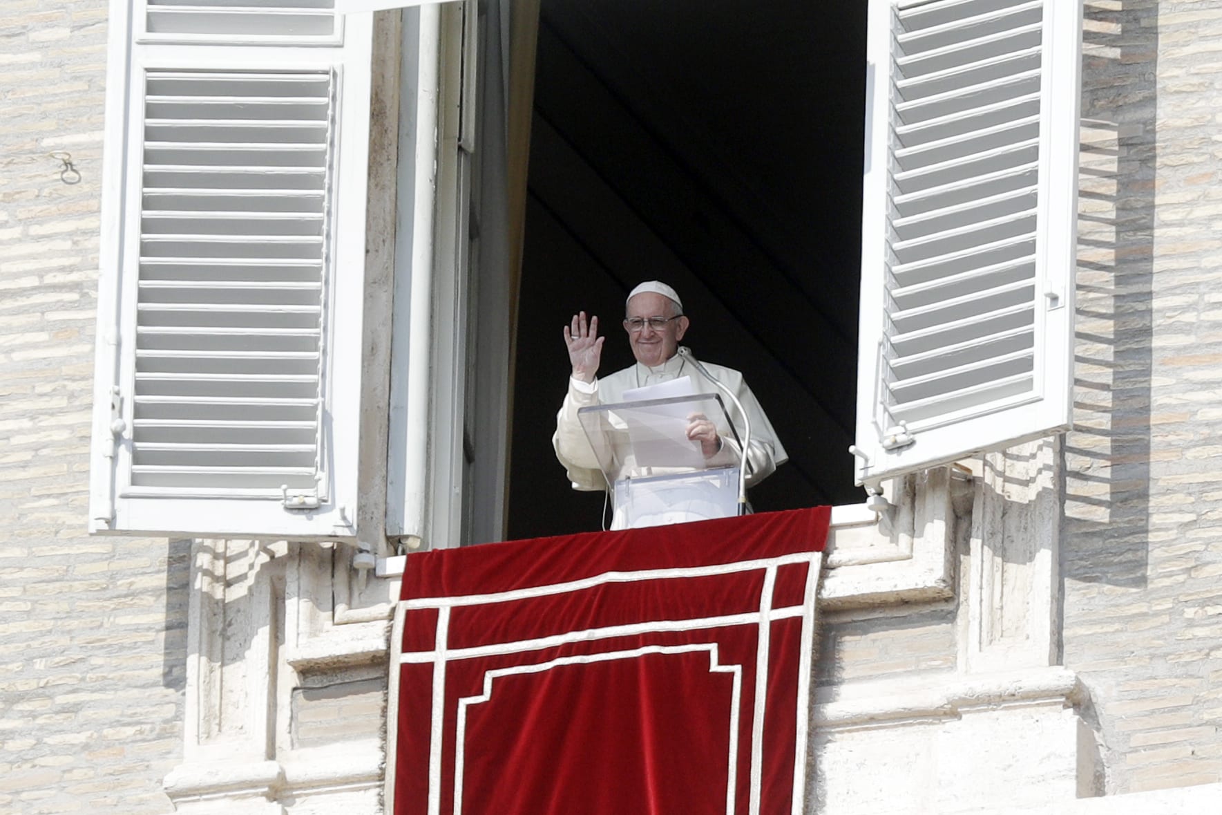 Issue of married Catholic priests gains traction under pope