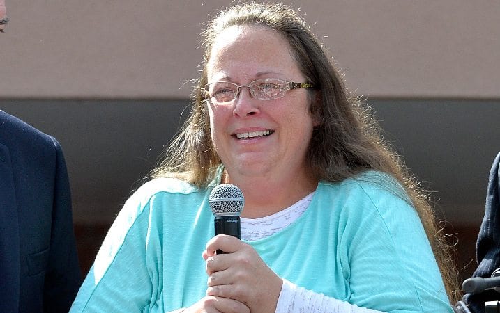 Ex-Vatican spokesmen challenge papal accuser over Davis meeting