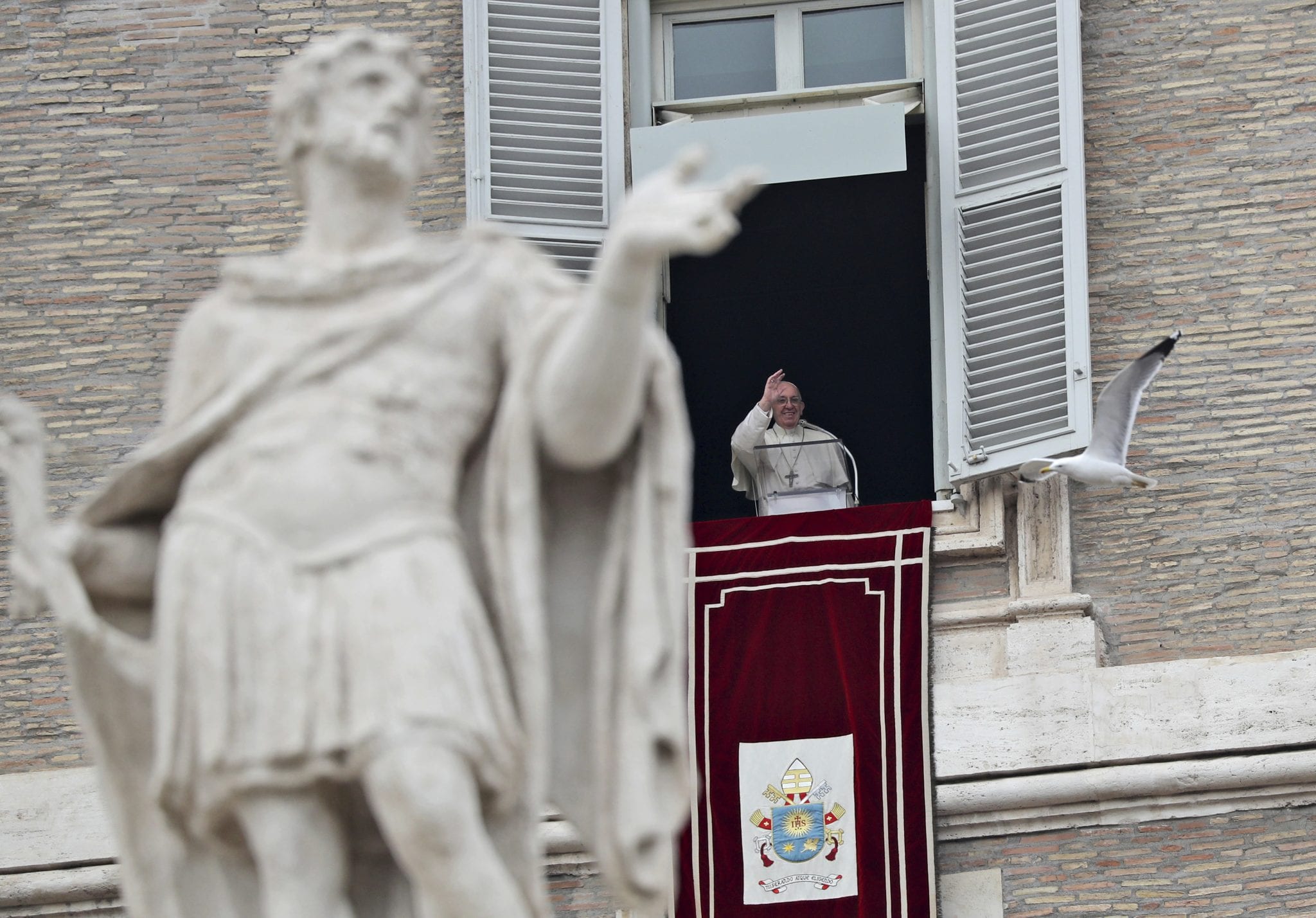 Pope Francis weighs in on Syria airstrikes, Alfie Evans case
