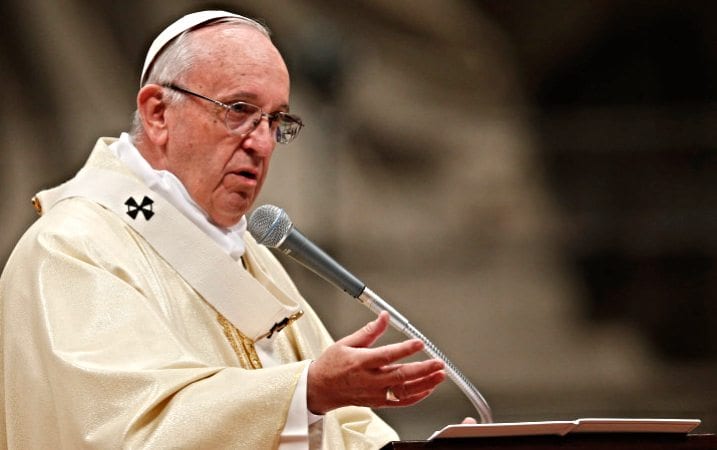 Pope Francis sees hope for peace in events of 2015