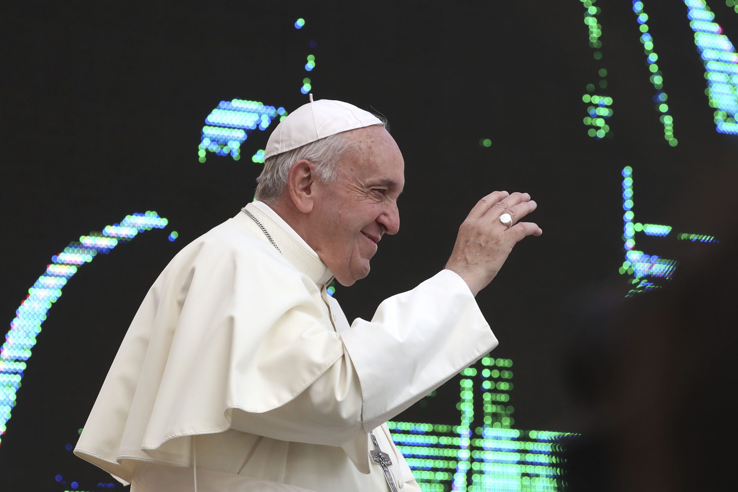Nuclear weapons, interfaith ties top agenda for pope in Asia