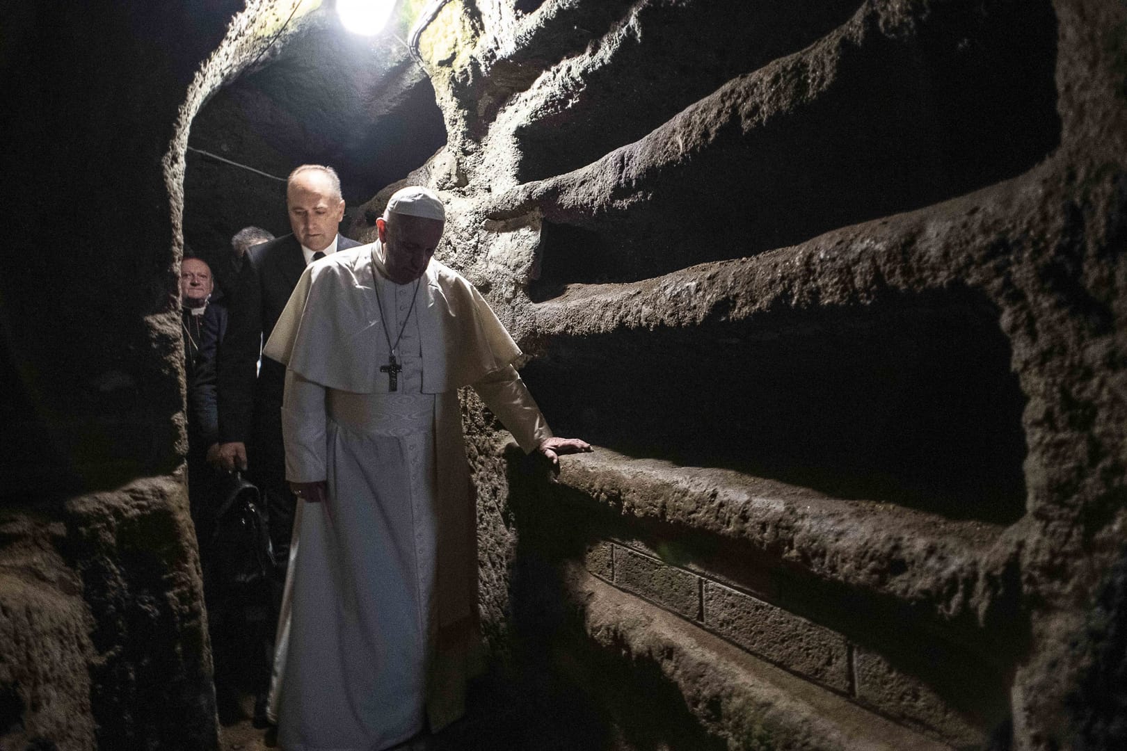 Celebrating Mass in catacombs, pope recalls all persecuted Christians