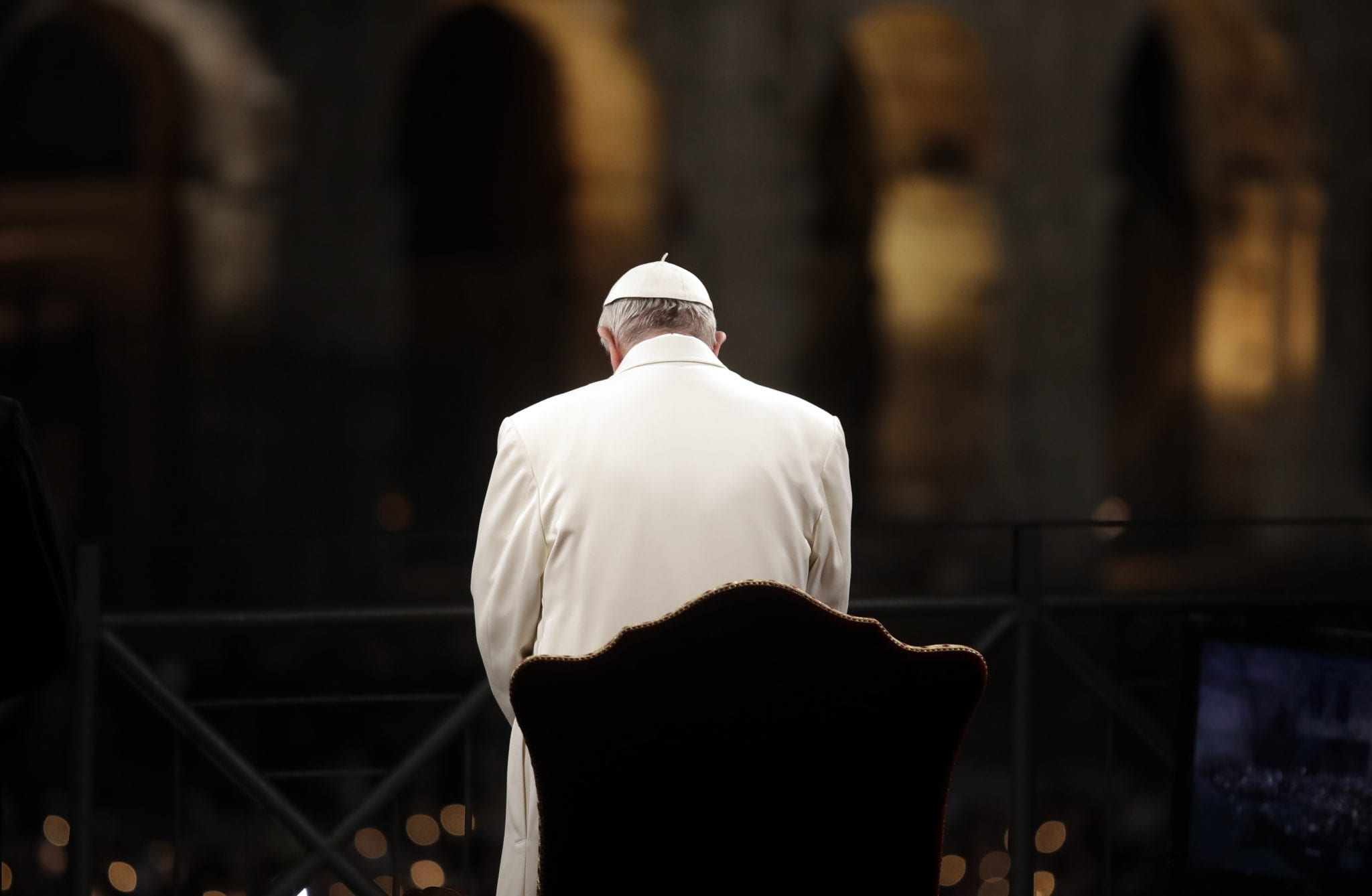 In time of bloodshed, Pope on Good Friday prays for all those ‘struck down’