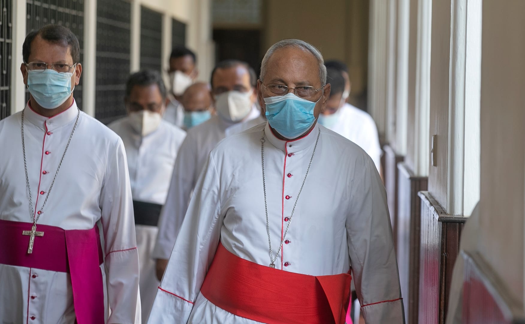 Sri Lanka cardinal urges president, prime minister to keep word on resignation