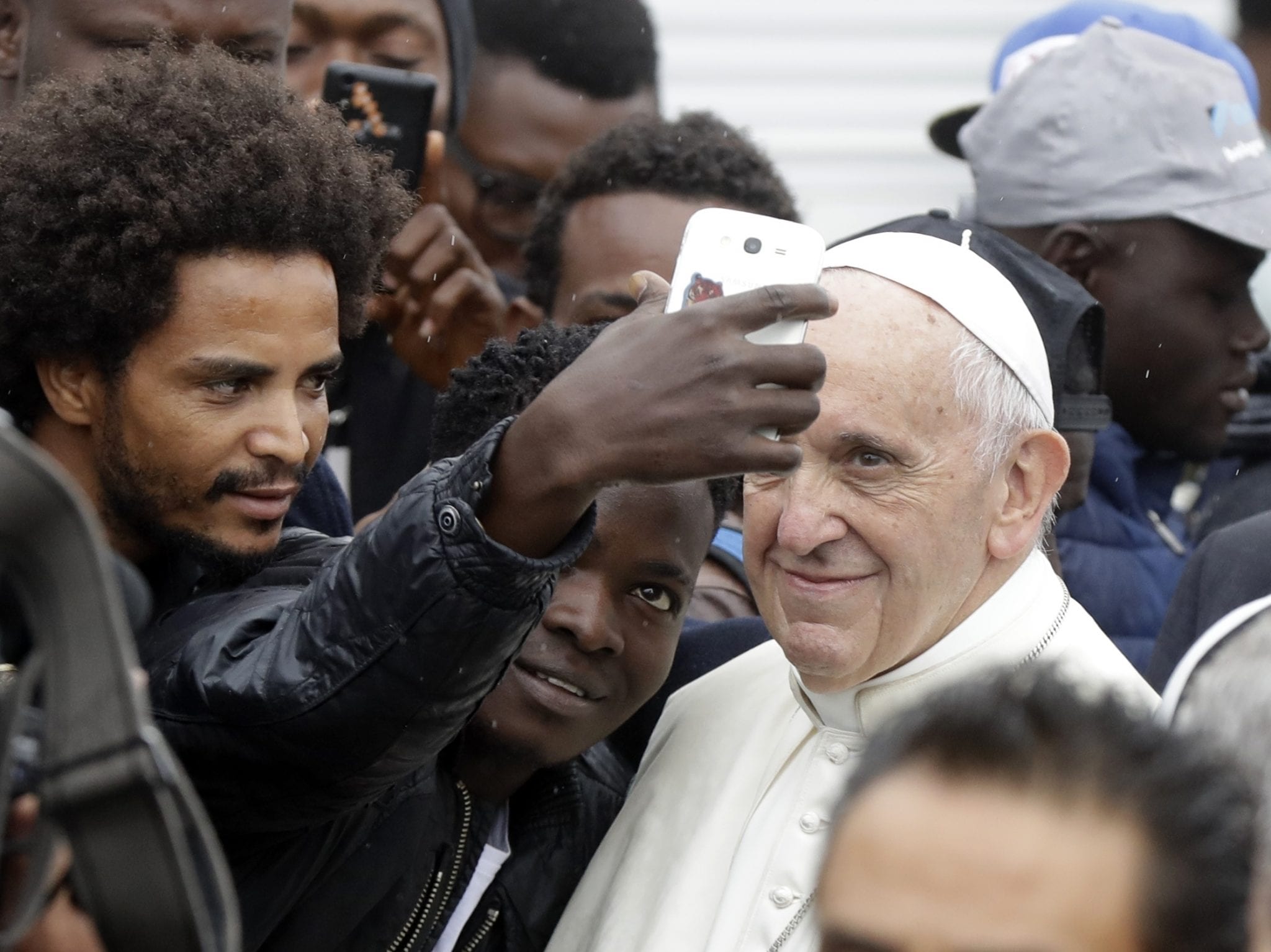 Aide says Pope not to blame for countries bailing on migration compact