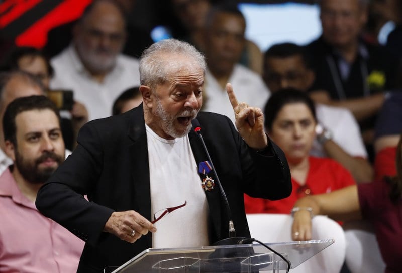 Ex-Brazilian leader da Silva meets the pope, gets blessing