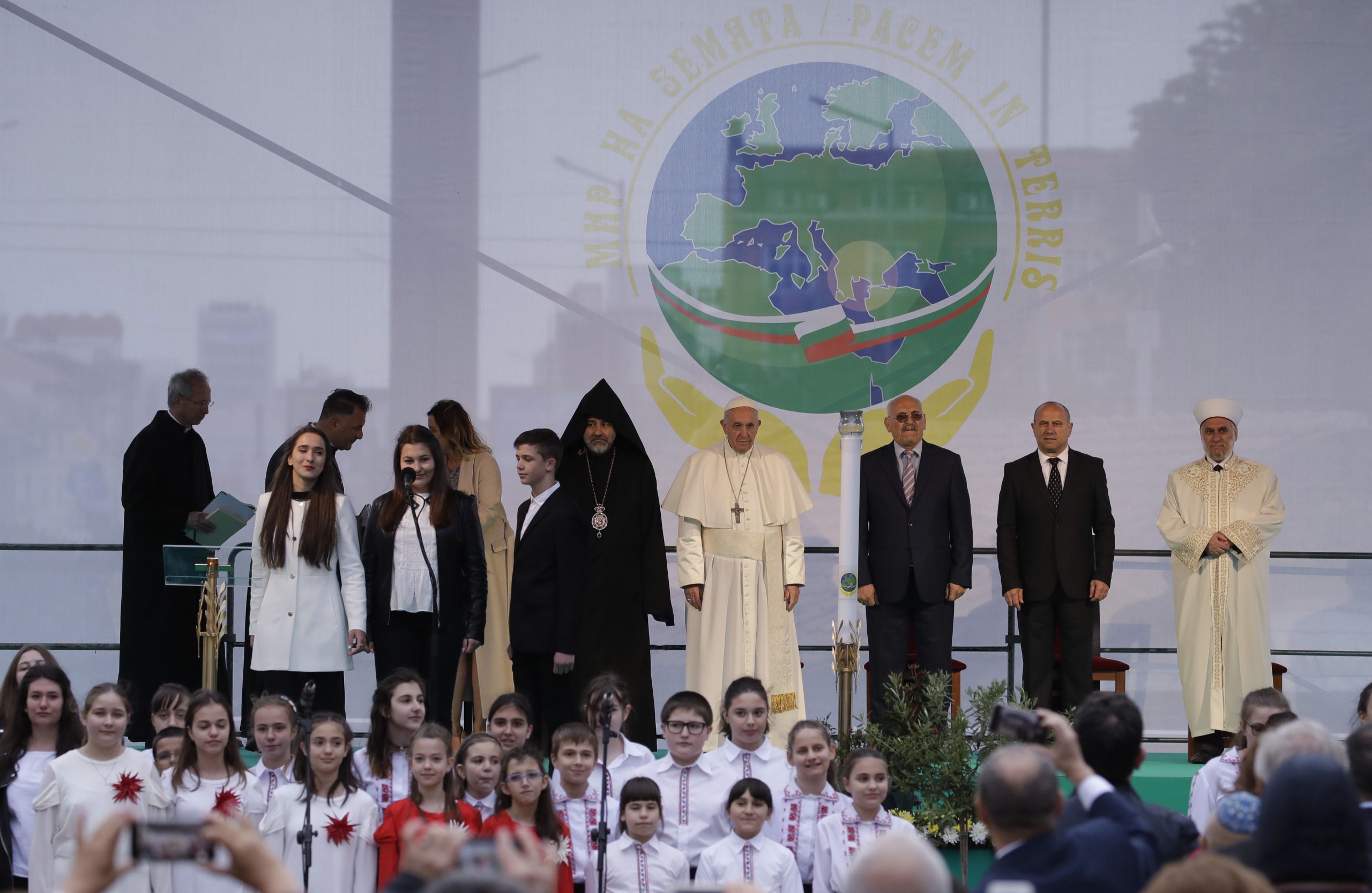 Pope outlines ‘code of conduct’ for interfaith dialogue, friendship