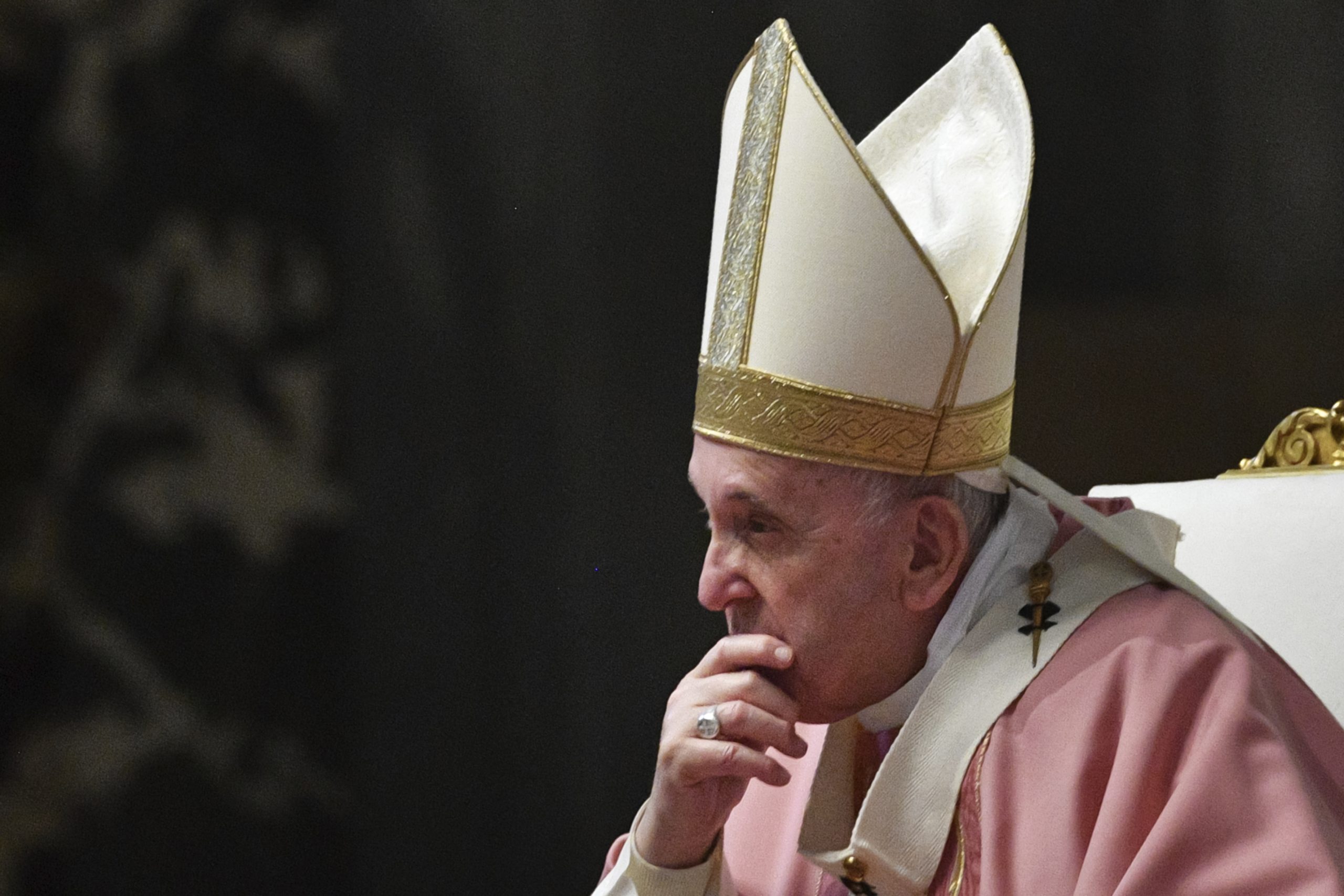pope-cuts-salaries-of-vatican-cardinals-clergy-to-save-lay-jobs-crux
