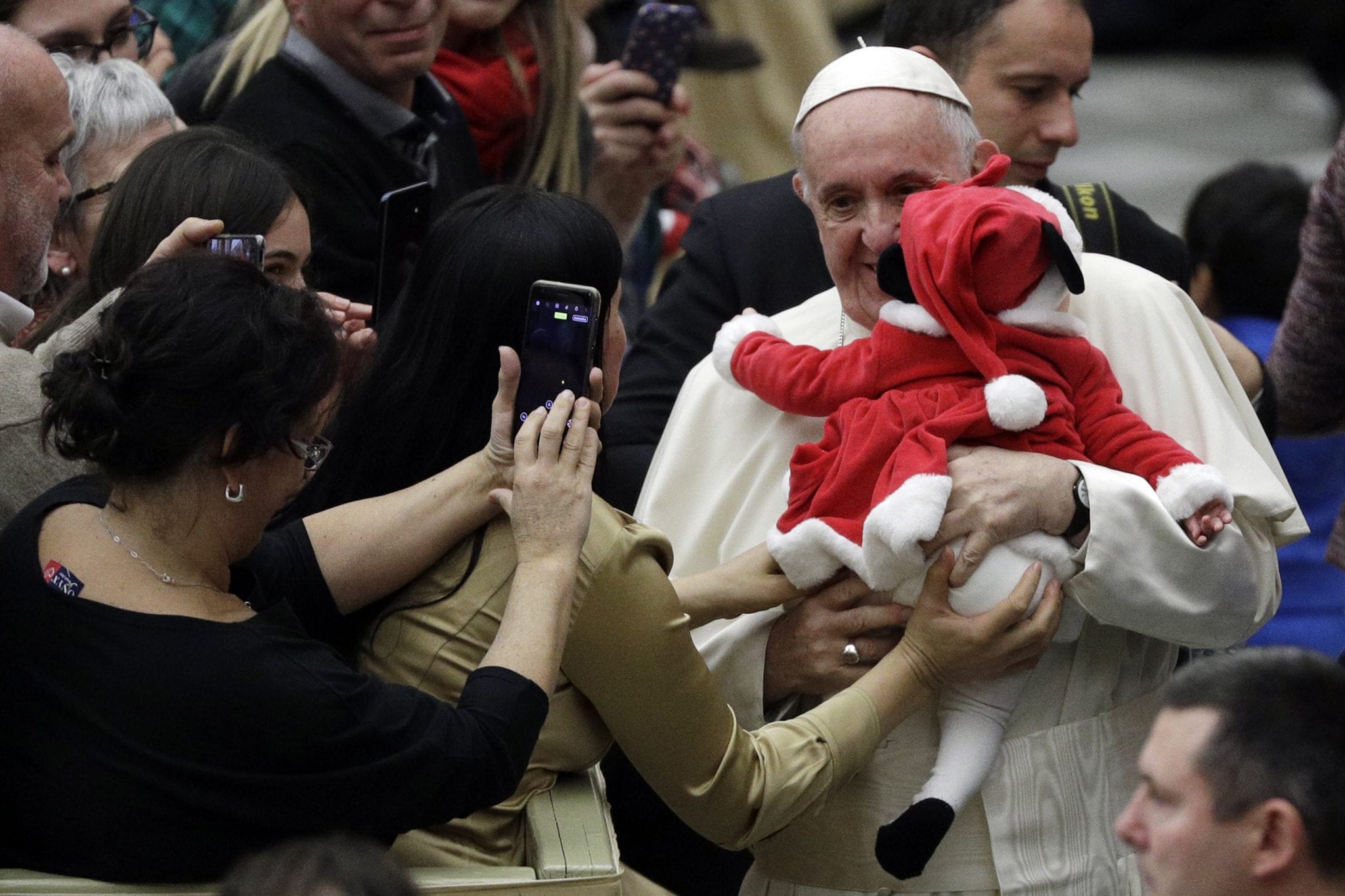 Kids at a Vatican charity give Pope Francis a birthday cake