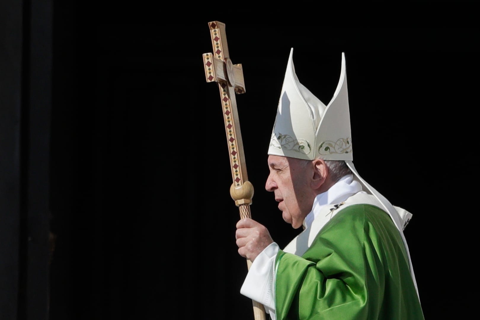 Pope laments countries that sell weapons but refuse to take in refugees from conflicts