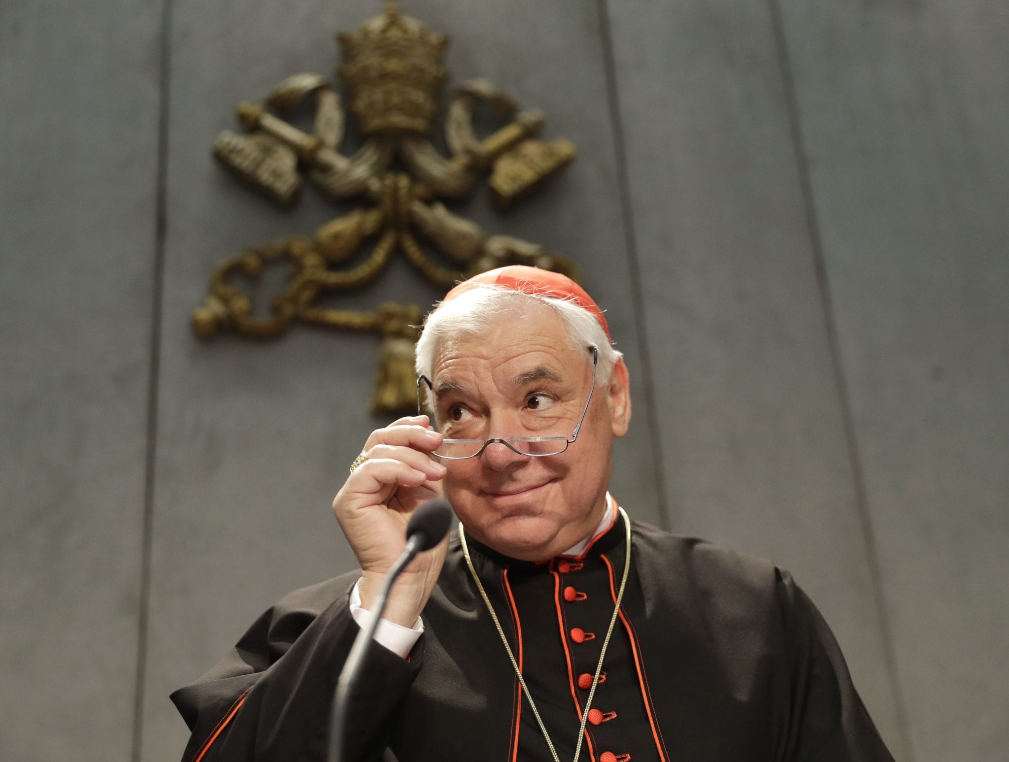 Vatican ex-doctrine chief pens manifesto amid pope criticism
