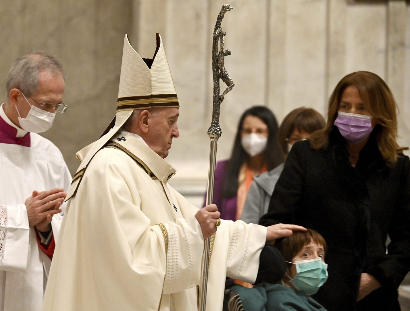 Pope proclaims year of families, offers advice to keep peace