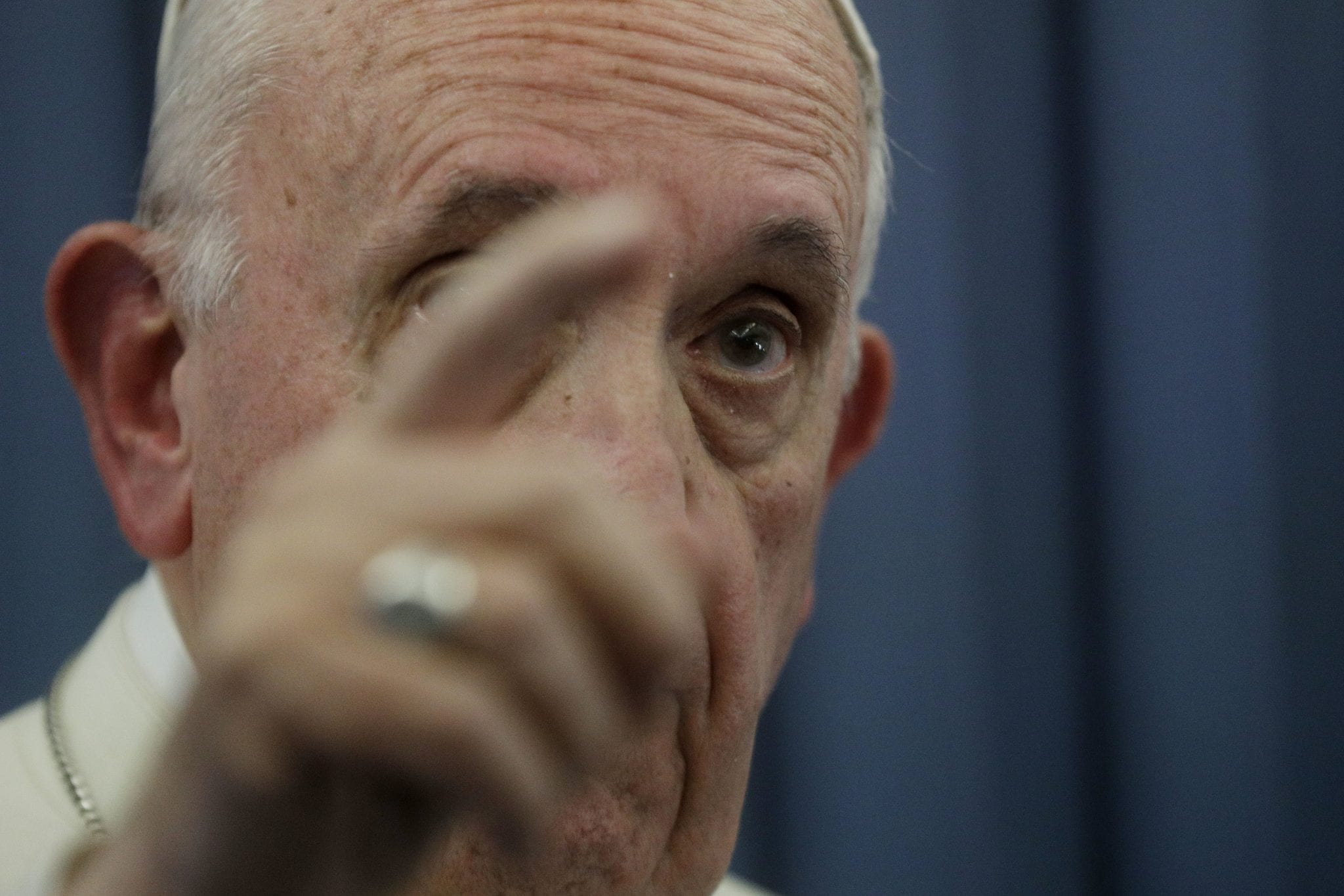 On charges of McCarrick cover-up, Francis tells reporters to do their jobs