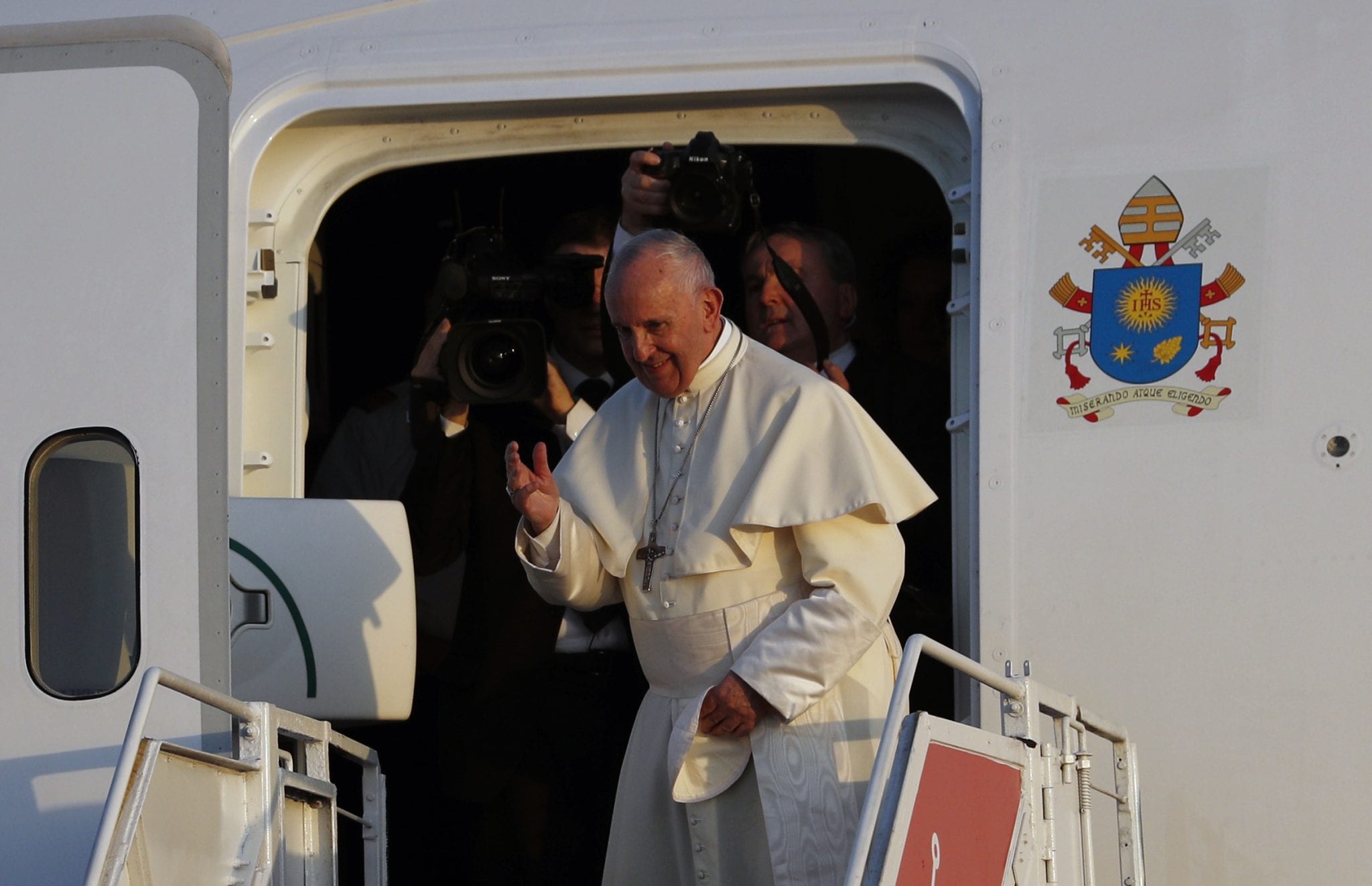 Pope aims to ‘deflate’ expectations for abuse summit, says no to married priests