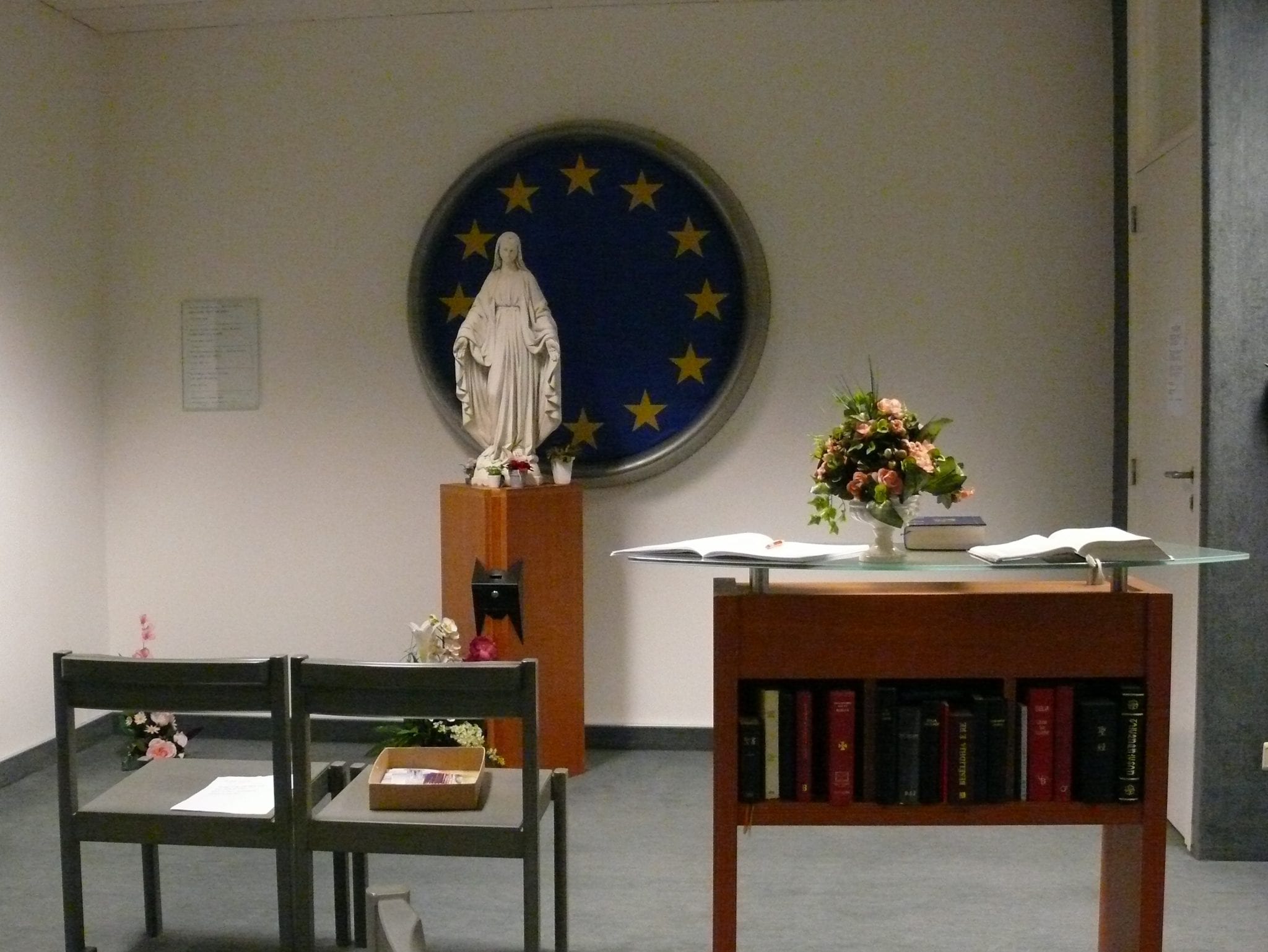 As you travel, pause and take a look at airport chapels
