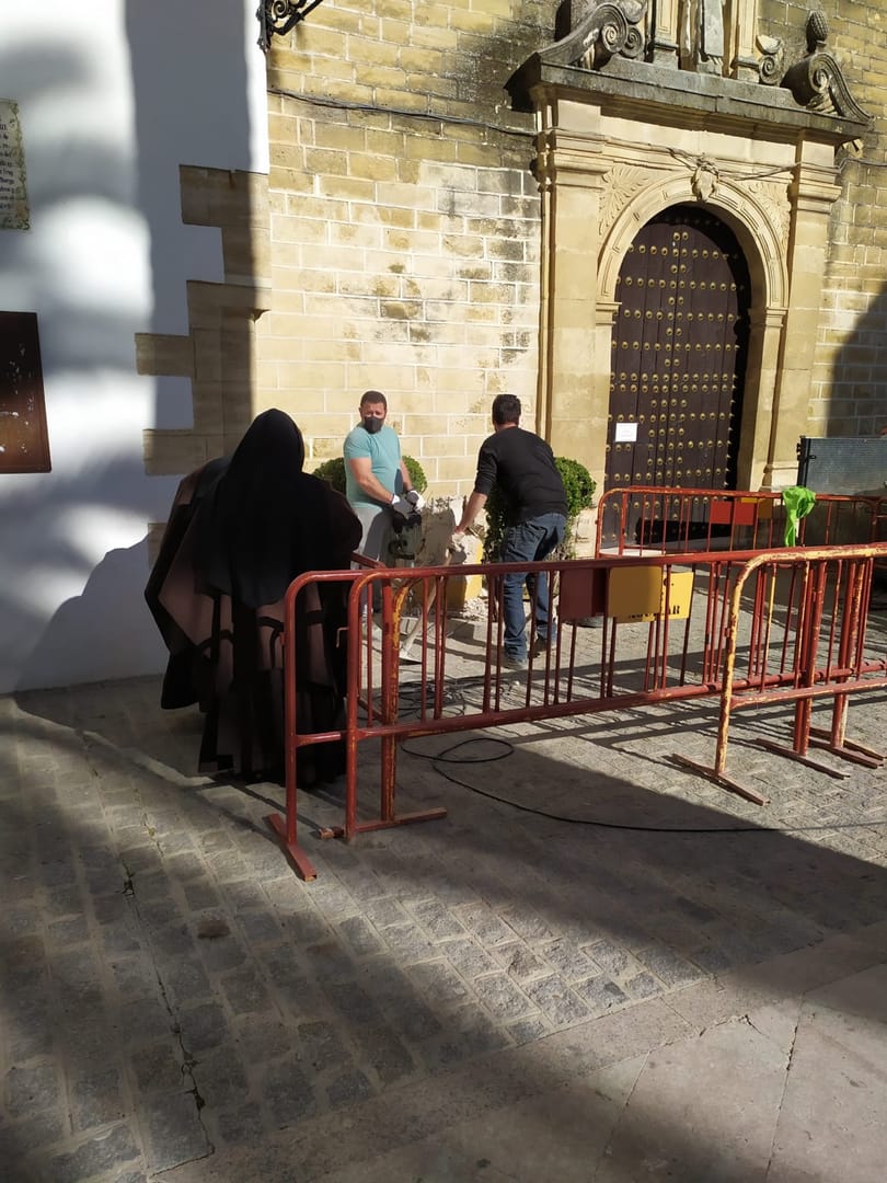 Mayor in Spain removes cross from convent, throws it in dump