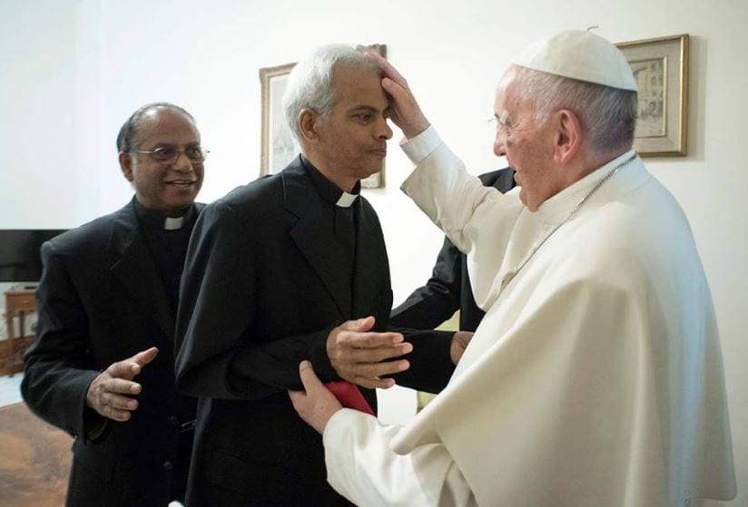 Pope Francis meets with Indian priest kidnapped by Islamic militants in Yemen