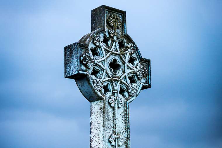 Jesuit priest, last living son of Irish revolutionary leaders, dies at 104