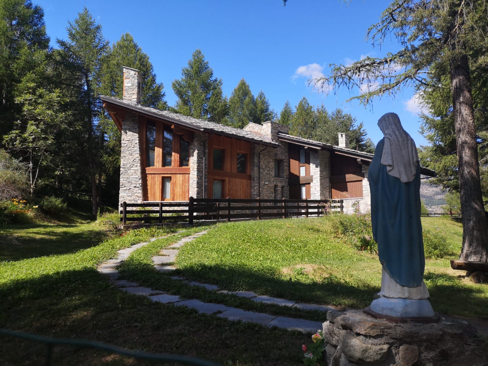 A novel contest for the future of an erstwhile papal ‘oasis’