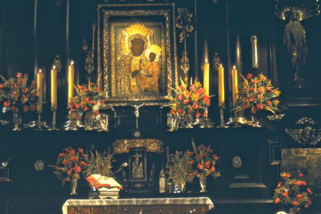 Polish parliament recognizes coronation of Mary as nation’s queen