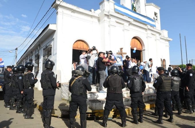 Nuncio linked to controversial appointments leaves Chile; In Nicaragua, government targets Church