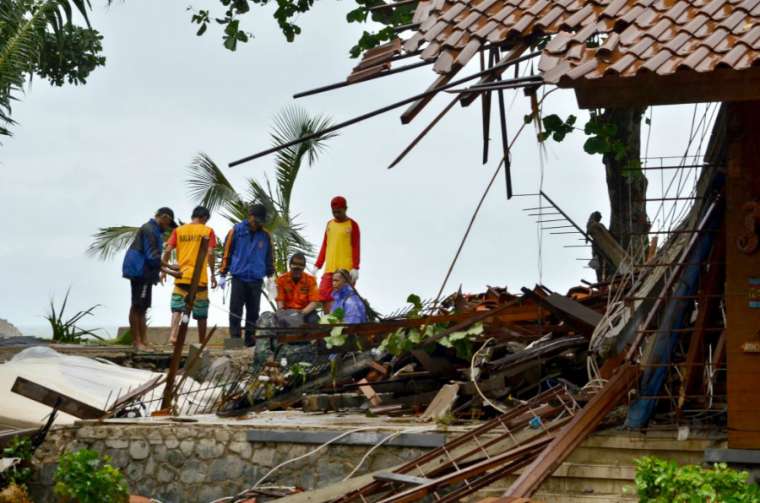 Pope Francis asks for prayers for Indonesia after deadly tsunami