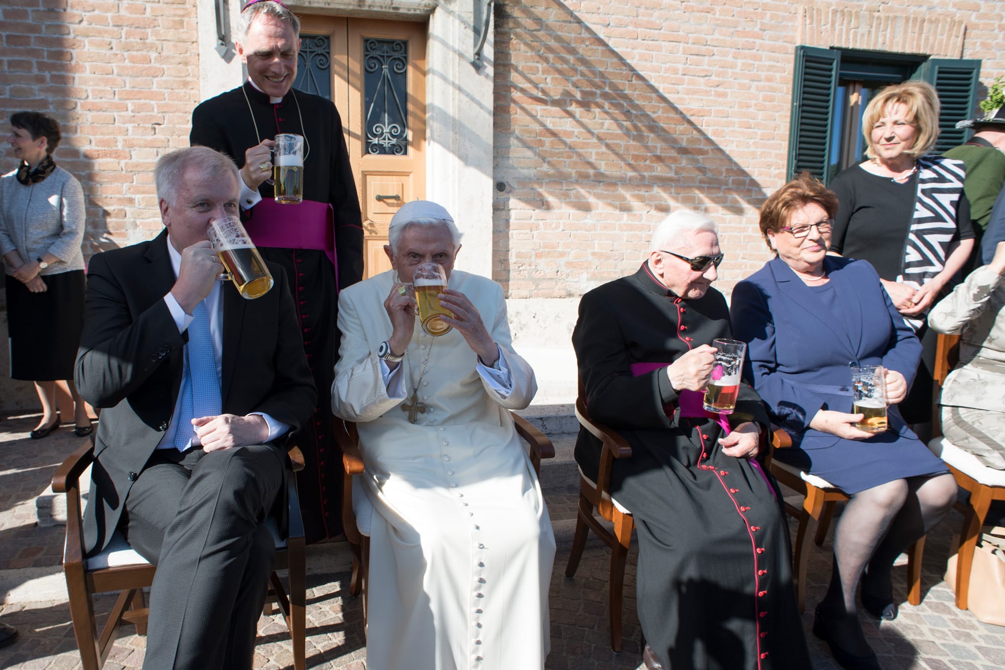 Benedict XVI shares a 90th birthday beer with family and friends